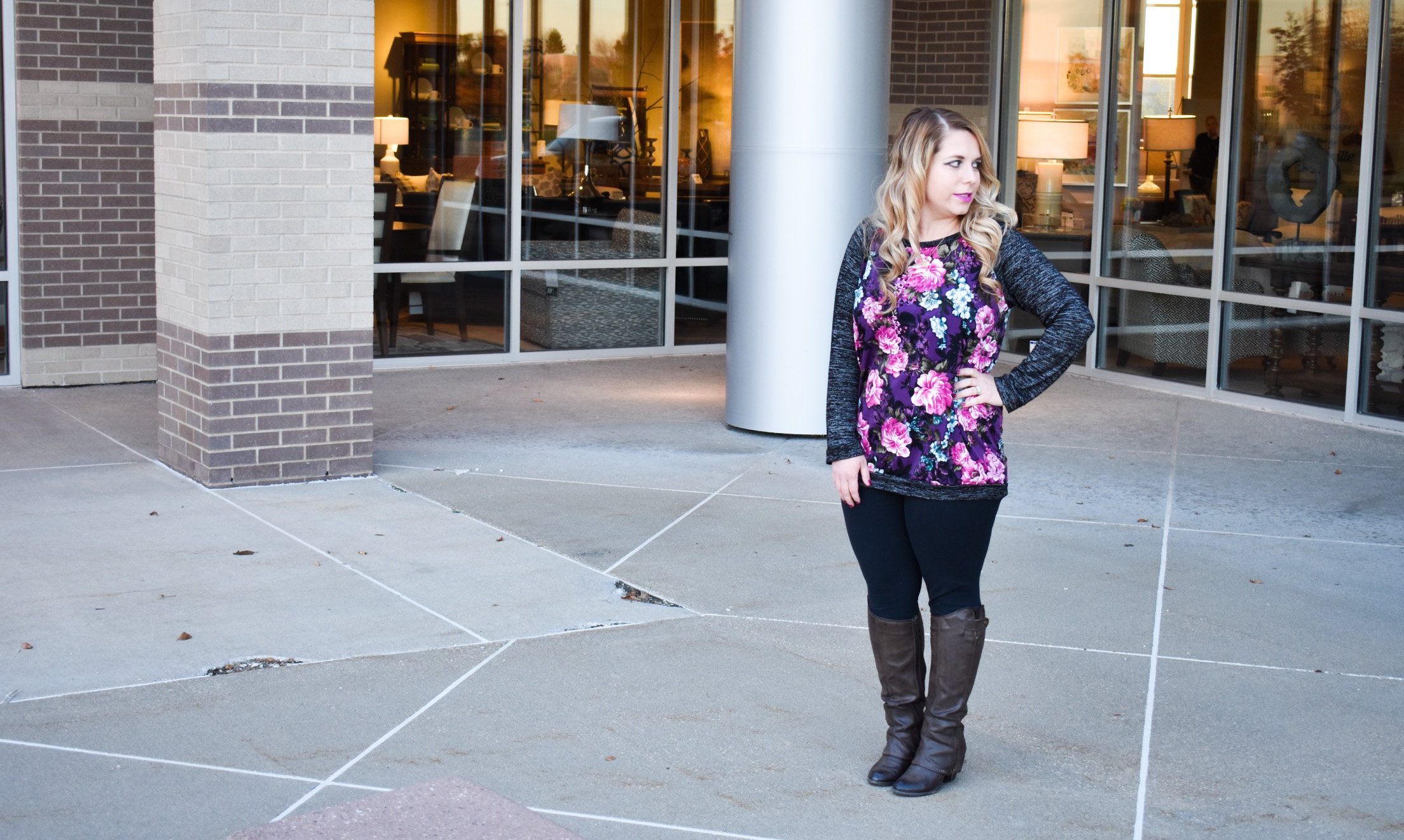 This black colorblock floral top is super comfortable and effortlessly stylish! The perfect addition to any stay-at-home mom wardrobe or an easy weekend look for any mama! SAHM clothes are difficult to find, but this black colorblock floral top checks all the boxes! And, it's nice and stretchy, so you could keep wearing it if you find yourself needing stylish maternity clothes in the future. Thanks, PinkBlush! [ad]