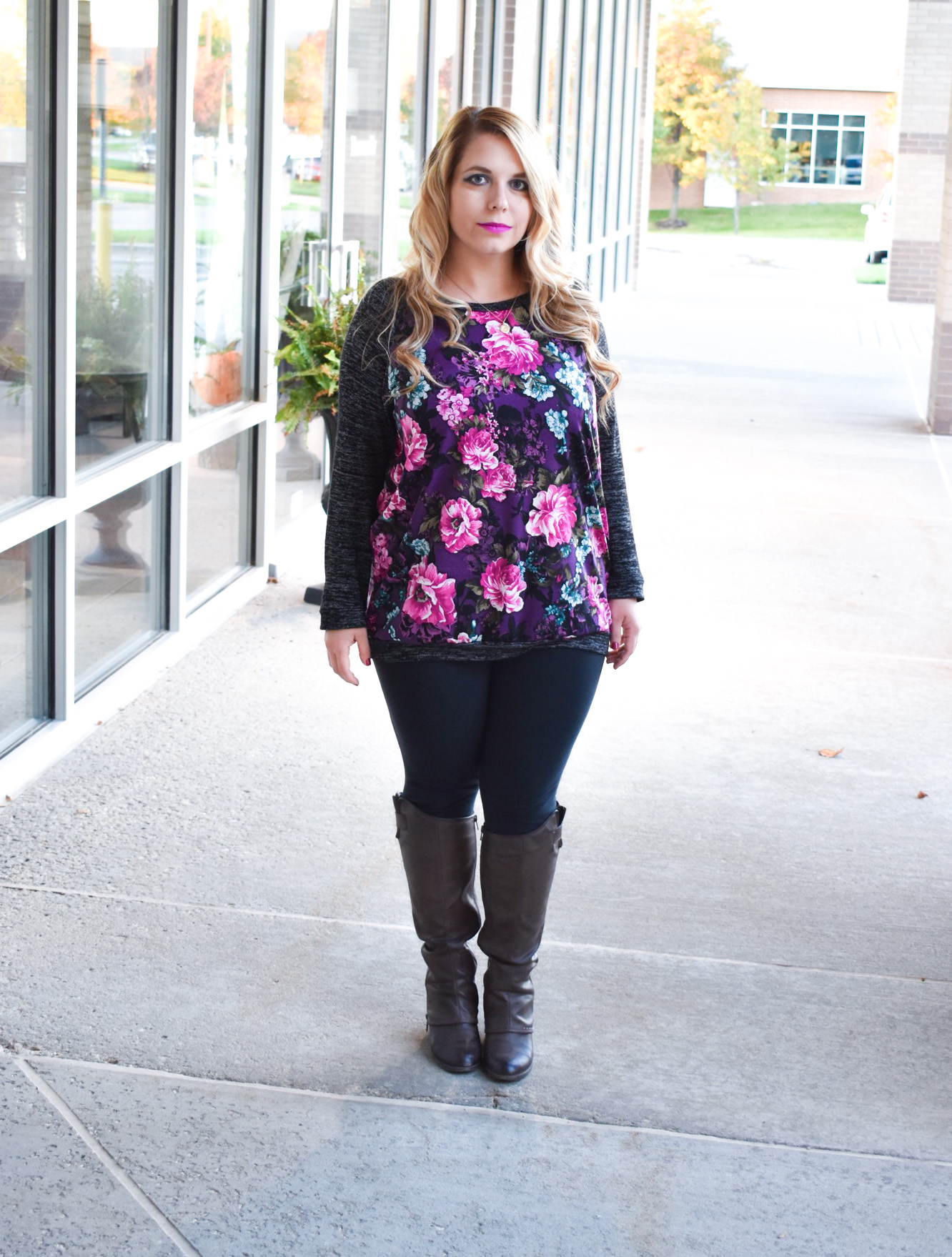 This black colorblock floral top is super comfortable and effortlessly stylish! The perfect addition to any stay-at-home mom wardrobe or an easy weekend look for any mama! SAHM clothes are difficult to find, but this black colorblock floral top checks all the boxes! And, it's nice and stretchy, so you could keep wearing it if you find yourself needing stylish maternity clothes in the future. Thanks, PinkBlush! [ad]