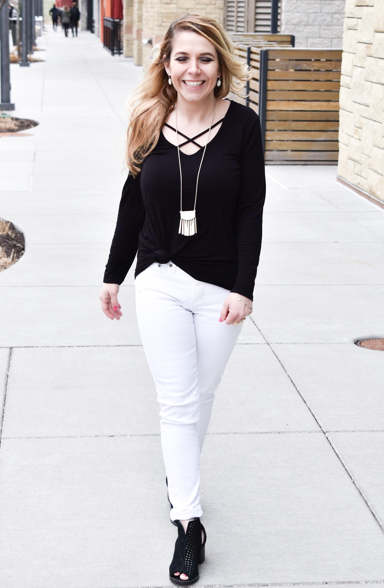 Monochrome Kendra Scott Jewelry Look: Kansas City fashion blogger COVET by tricia showcases a black and white spring transitional spring style featuring Kendra Scott jewelry. Here's how to style a knotted blouse with white pants, peep-toe heels, and gorgeous jewelry from Kendra Scott. The jewelry used in this post is available from Threshing Bee in Overland Park, KS.