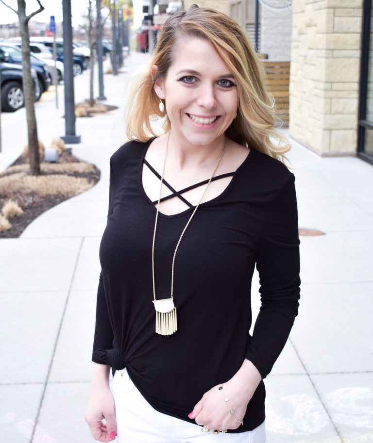 Monochrome Kendra Scott Jewelry Look [Knotted Top + White Pants ...