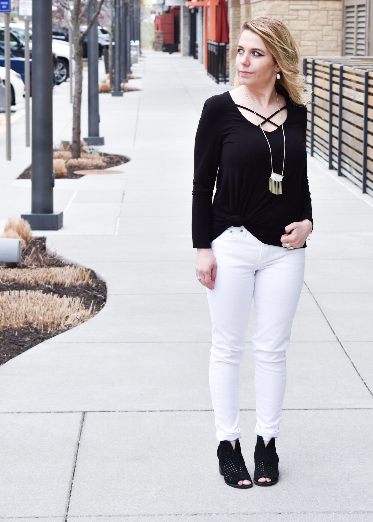 Monochrome Kendra Scott Jewelry Look: Kansas City fashion blogger COVET by tricia showcases a black and white spring transitional spring style featuring Kendra Scott jewelry. Here's how to style a knotted blouse with white pants, peep-toe heels, and gorgeous jewelry from Kendra Scott. The jewelry used in this post is available from Threshing Bee in Overland Park, KS.