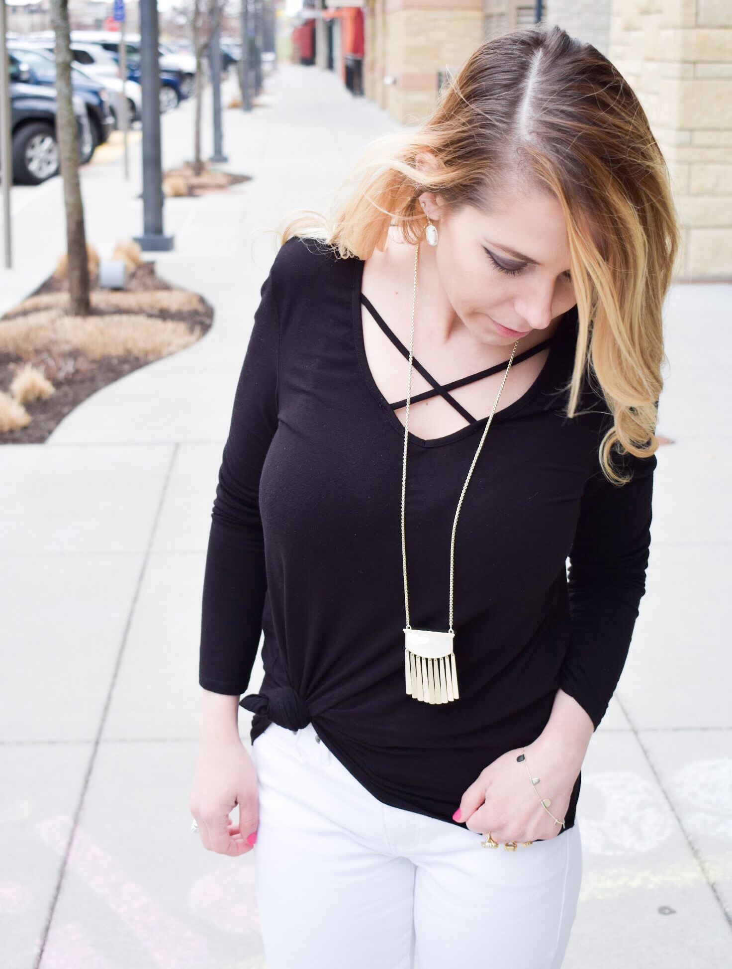 Monochrome Kendra Scott Jewelry Look: Kansas City fashion blogger COVET by tricia showcases a black and white spring transitional spring style featuring Kendra Scott jewelry. Here's how to style a knotted blouse with white pants, peep-toe heels, and gorgeous jewelry from Kendra Scott. The jewelry used in this post is available from Threshing Bee in Overland Park, KS.