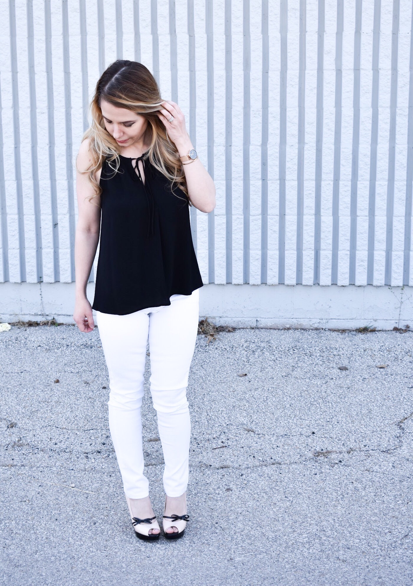 Monochrome Looks for Spring: Some people think you can't wear black and white in the spring. Those people are wrong. Fashion blogger COVET by tricia showcases a springtime monochrome look featuring Banana Republic Stay White Denim and a Tyche black halter top. Minimalist jewelry completes the look. Monochrome is trending for spring 2018, so here's how to effortlessly incorporate it into your wardrobe.