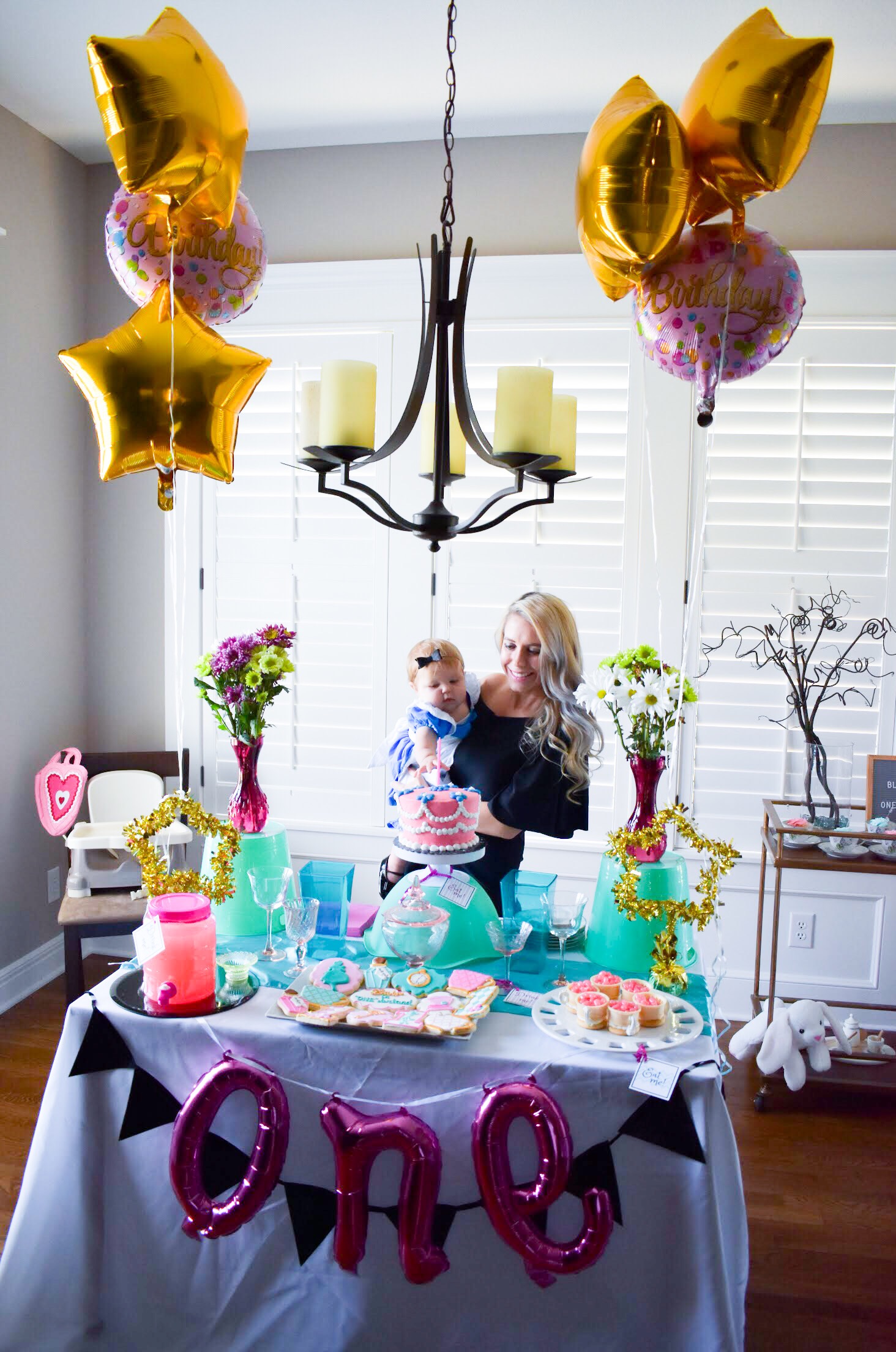 Alice in ONEderland Birthday Party - Alice in ONEderland First Birthday Party - Alice in Wonderland Birthday Party - Alice in Wonderland First Birthday Party - Inspiration, Decor, Ideas, Inspo, Decorations, Smash Cake, Cookies, Dessert Table, Desserts, Quotes, Photos, and more for your Alice in ONEderland themed First Birthday Party, one of the cutest first birthday party themes for girls I've ever seen! #AliceinWonderland #AliceinONEderland #BirthdayParty #FirstBirthday #PartyIdeas