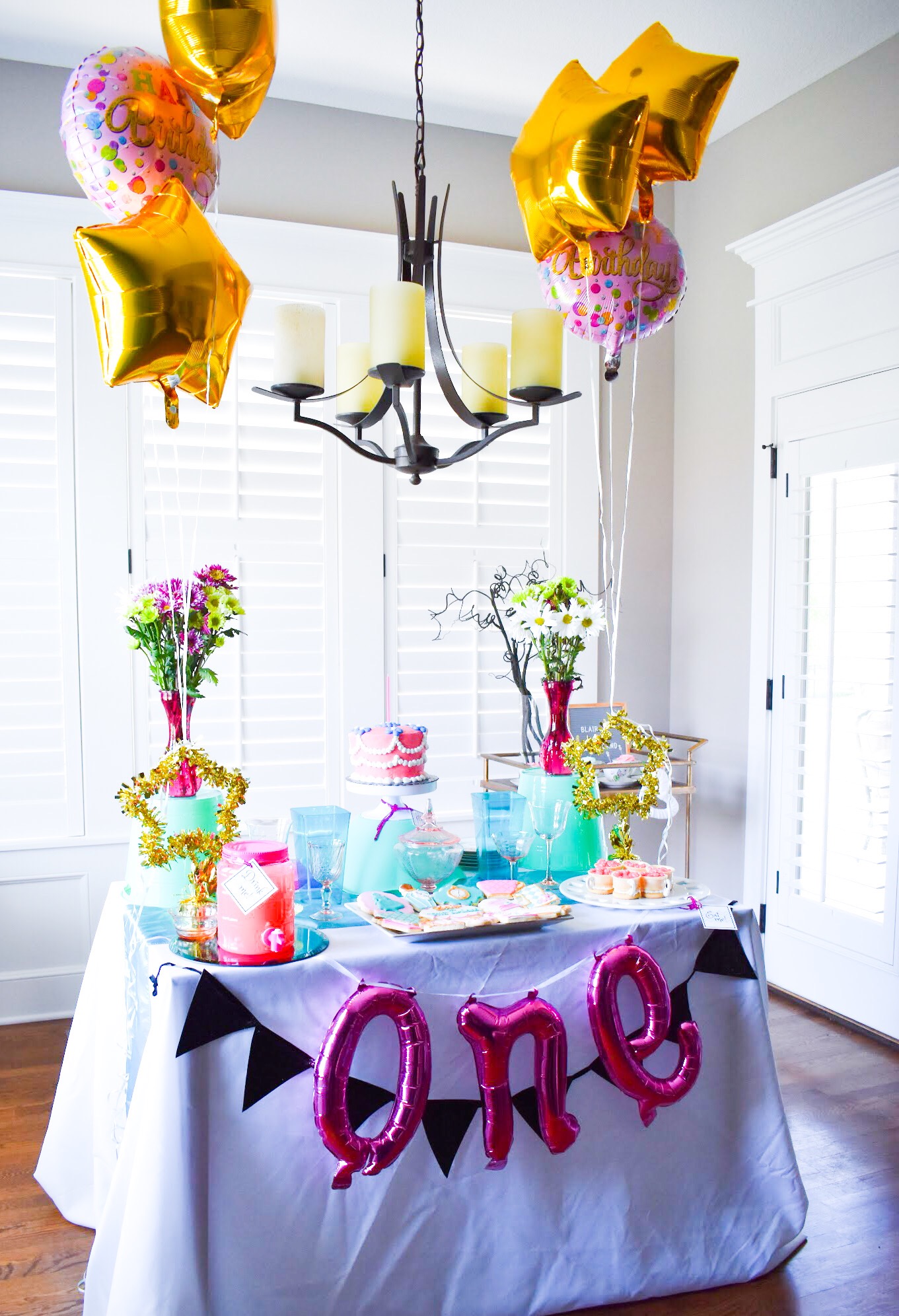 Alice in ONEderland Birthday Party - Alice in ONEderland First Birthday Party - Alice in Wonderland Birthday Party - Alice in Wonderland First Birthday Party - Inspiration, Decor, Ideas, Inspo, Decorations, Smash Cake, Cookies, Dessert Table, Desserts, Quotes, Photos, and more for your Alice in ONEderland themed First Birthday Party, one of the cutest first birthday party themes for girls I've ever seen! #AliceinWonderland #AliceinONEderland #BirthdayParty #FirstBirthday #PartyIdeas