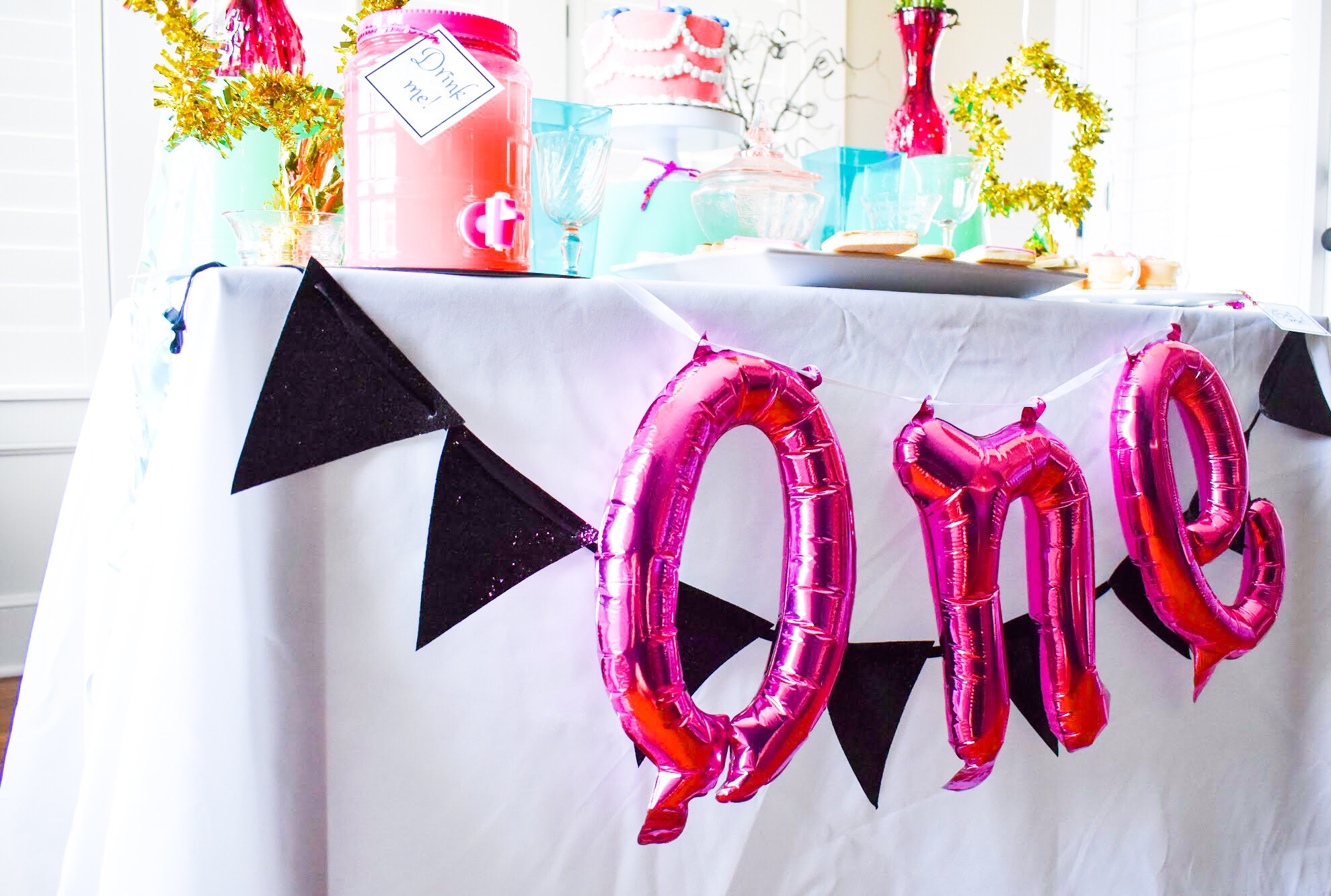 Alice in ONEderland Birthday Party - Alice in ONEderland First Birthday Party - Alice in Wonderland Birthday Party - Alice in Wonderland First Birthday Party - Inspiration, Decor, Ideas, Inspo, Decorations, Smash Cake, Cookies, Dessert Table, Desserts, Quotes, Photos, and more for your Alice in ONEderland themed First Birthday Party, one of the cutest first birthday party themes for girls I've ever seen! #AliceinWonderland #AliceinONEderland #BirthdayParty #FirstBirthday #PartyIdeas