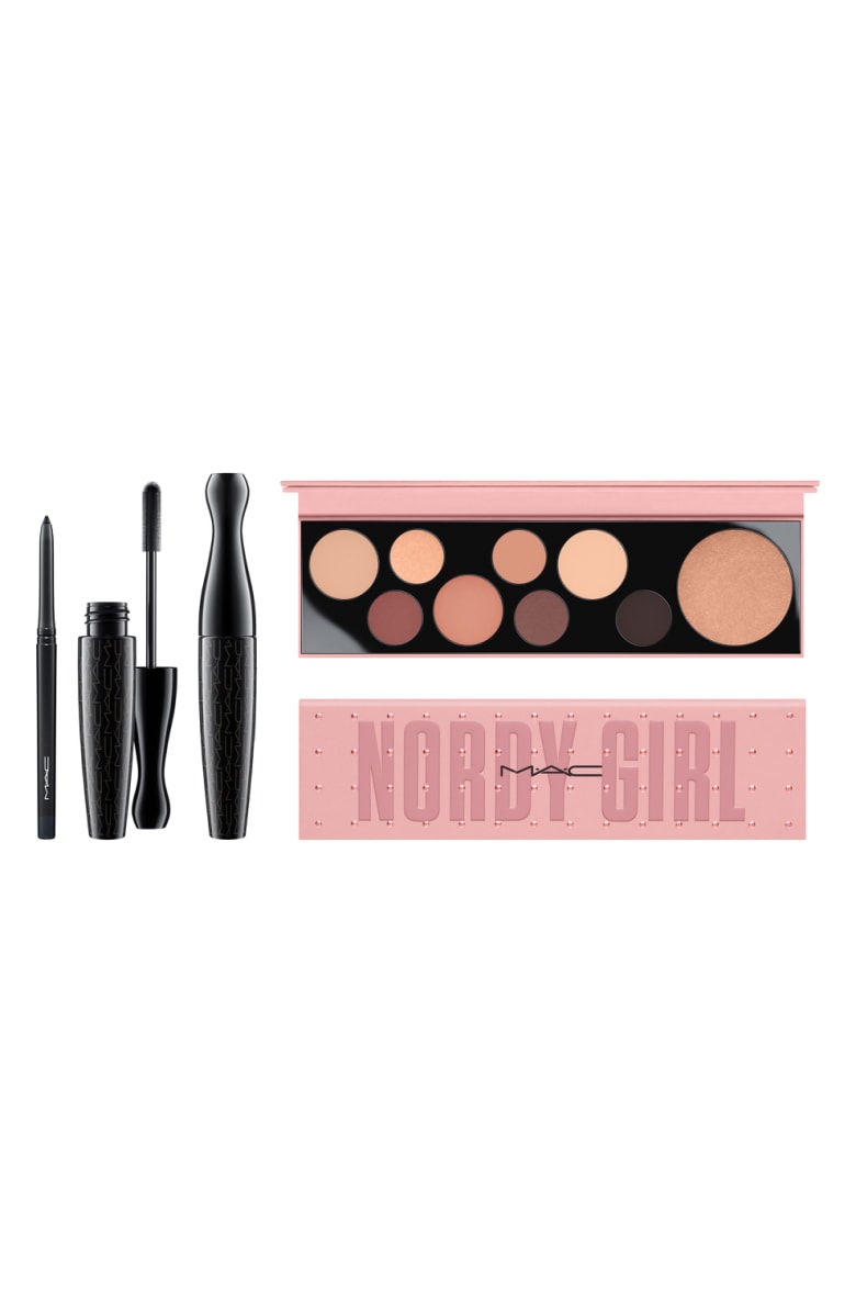 Nordstrom Anniversary Sale 2018 Beauty Picks - NSALE 2018 Makeup and Hair // Looking for the best makeup on the 2018 Nordstrom Anniversary Sale? Top blogger picks for NSALE makeup and hair are right here, from MAC to Drybar and everything in between! The most popular products are selling out fast, so grab yours now! #NSALE #Nordstrom #NordstromAnniversarySale #NSALE2018 #Beauty #Makeup #Hair #BeautyBlogger