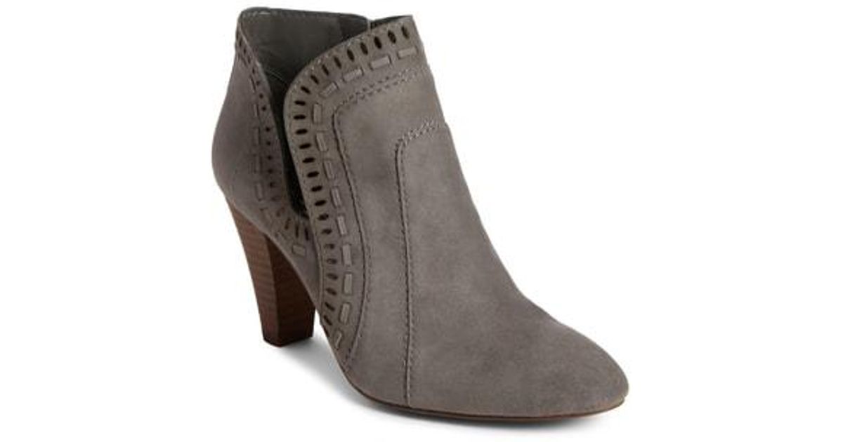 Nordstrom Anniversary Sale Picks Womens Shoes - Top NSALE Picks for Womens Boots, NSALE Womens Shoes! Here are your best deals for womens shoes on the Nordstrom Anniversary Sale! If you're petite, take note of the best booties for short legs and tips on choosing shoes to elongate your legs. #NSALE #Nordstrom #NSALE2018 #AnniversarySale #NordstromAnniversarySale