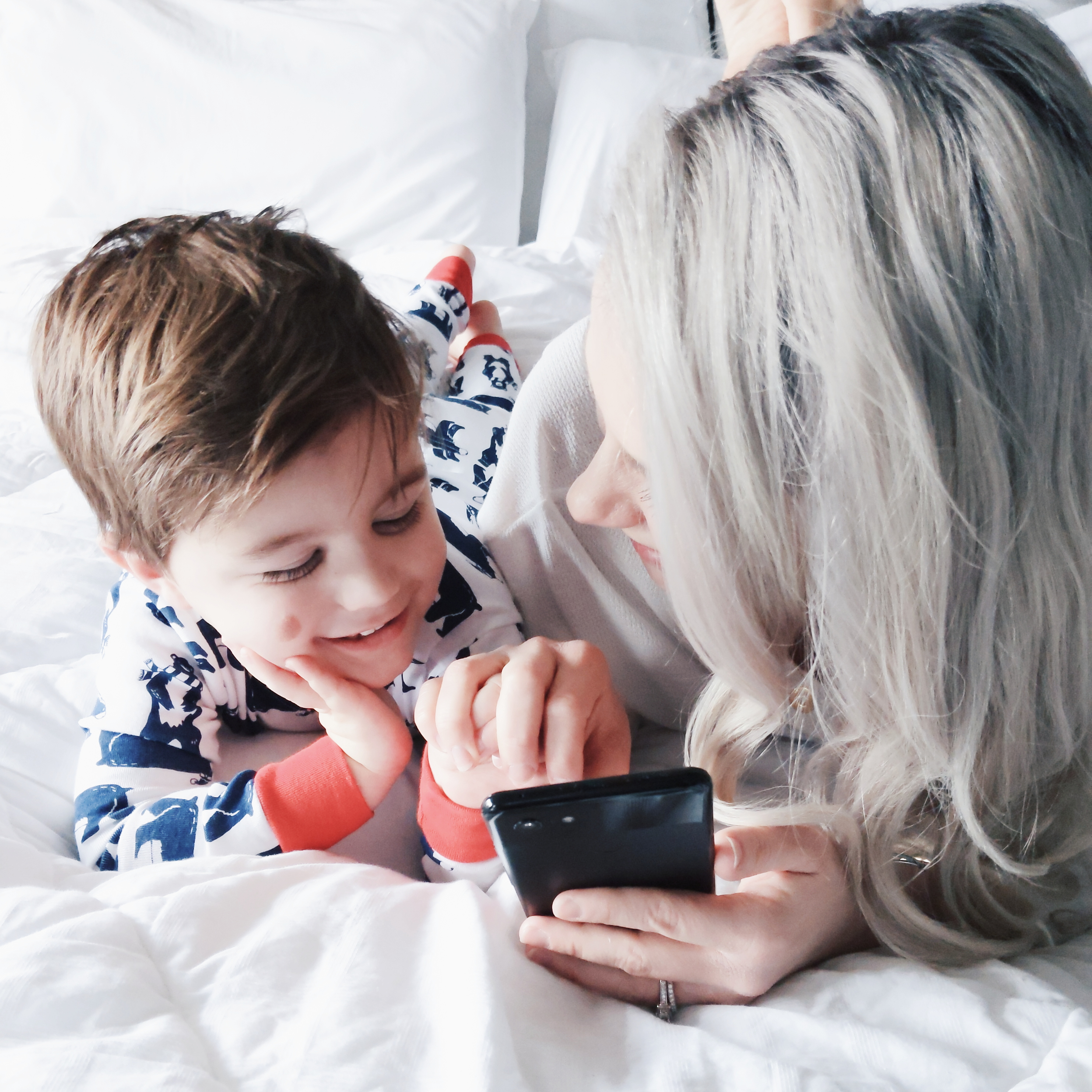 Winter Break Style + Tech: Winter break is here and I'm trying to remember how on earth I used to entertain 2 kids before school started. The first thing we decided to do is test out some fun new tech devices from Verizon to get us started on holiday fun! #VerizonHoliday