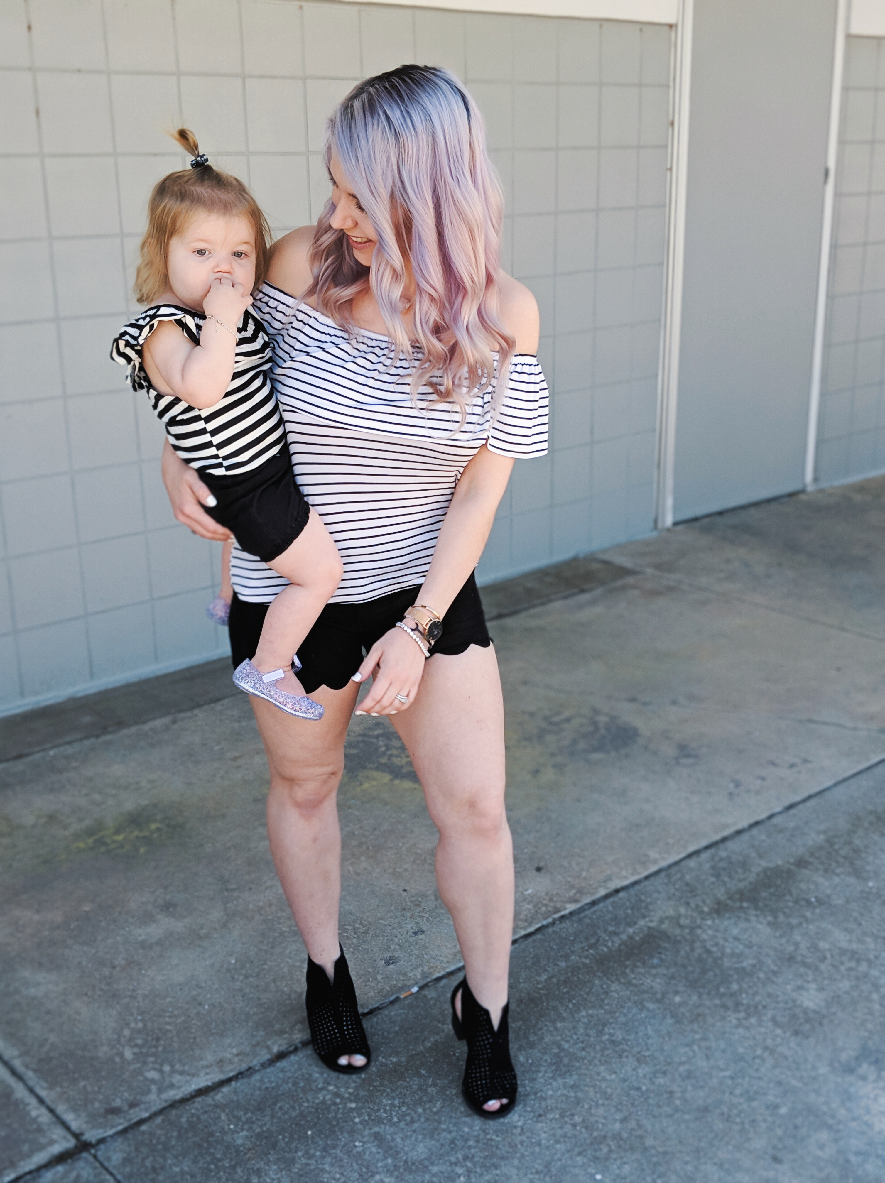 Affordable Mommy and Me Twinning Outfit Ideas: Matching outfits for mom and daughter that you can create with items already in your closets! How to get in on the trend of matching your kids affordably! Cute Mommy and Me twinning outfits 2019. #girlmom #mommyandme #twinning