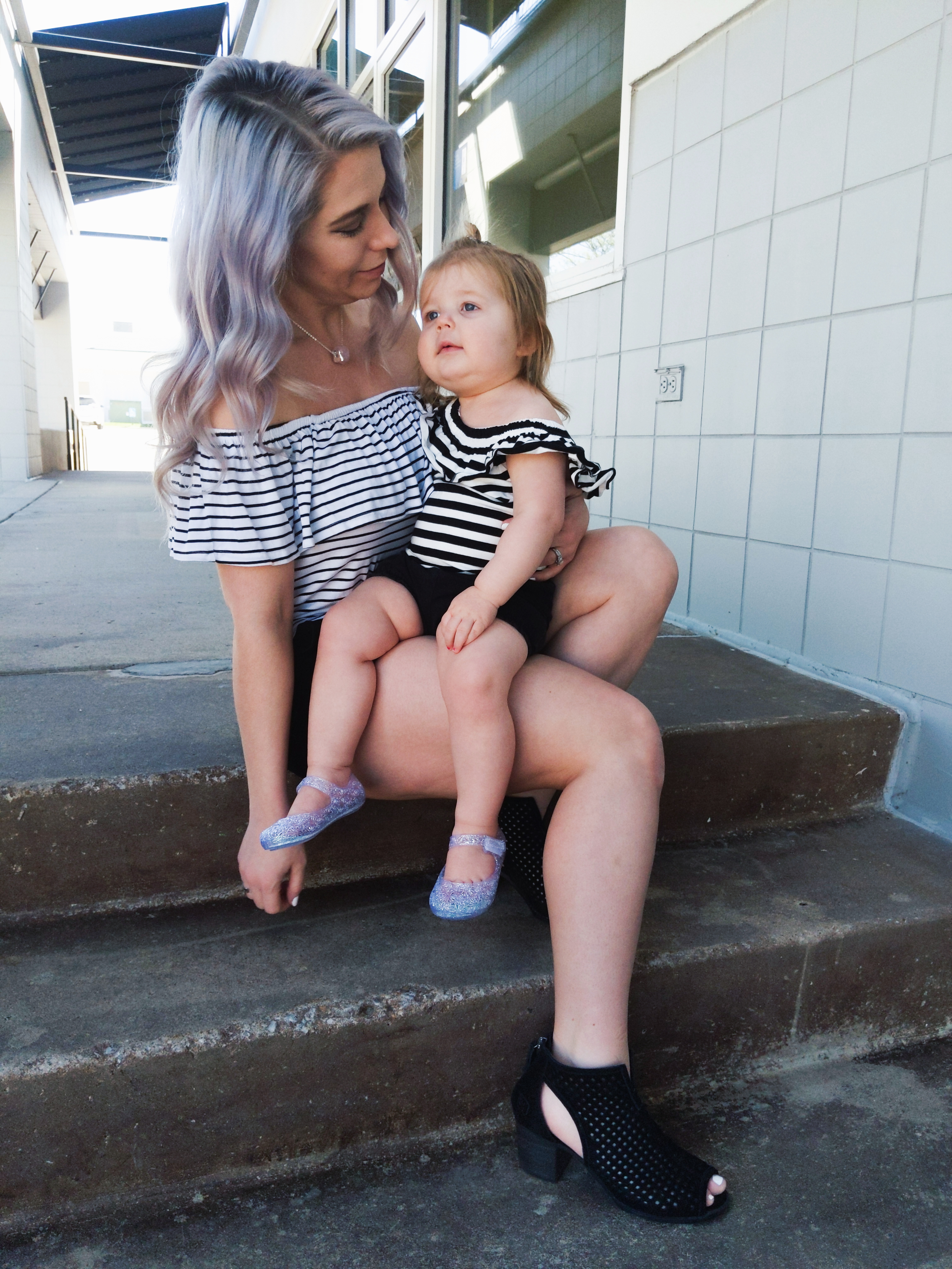 Affordable Mommy and Me Twinning Outfit Ideas: Matching outfits for mom and daughter that you can create with items already in your closets! How to get in on the trend of matching your kids affordably! Cute Mommy and Me twinning outfits 2019. #girlmom #mommyandme #twinning