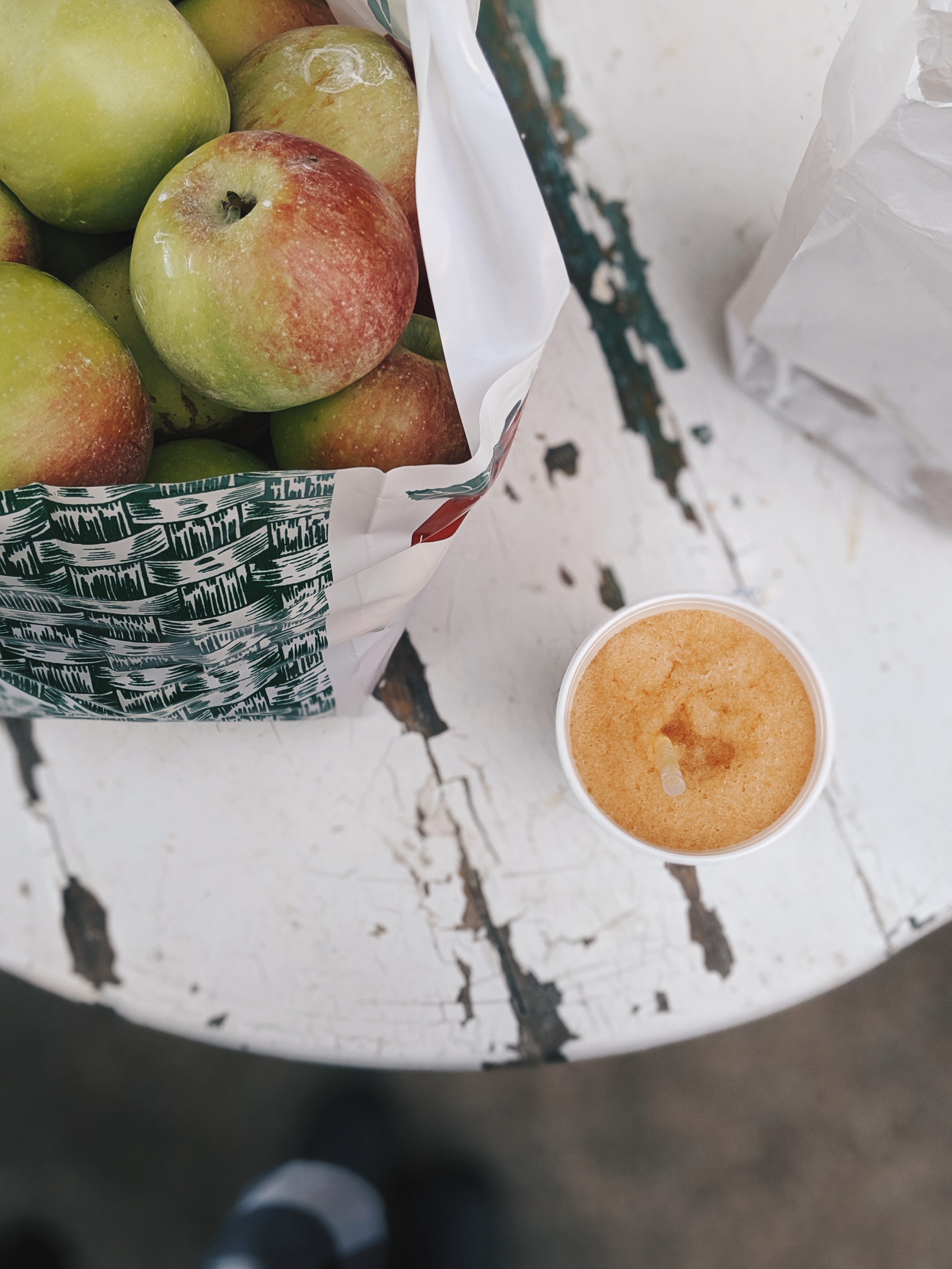 These apple picking photos are too cute! Going apple picking is one of our favorite fall family activities! Here's our apple picking outfits and our experience with apple picking Kansas City at Cider Hill Family Orchard! A great family activity in Kansas City! #applepicking #fallactivities #fall2019 