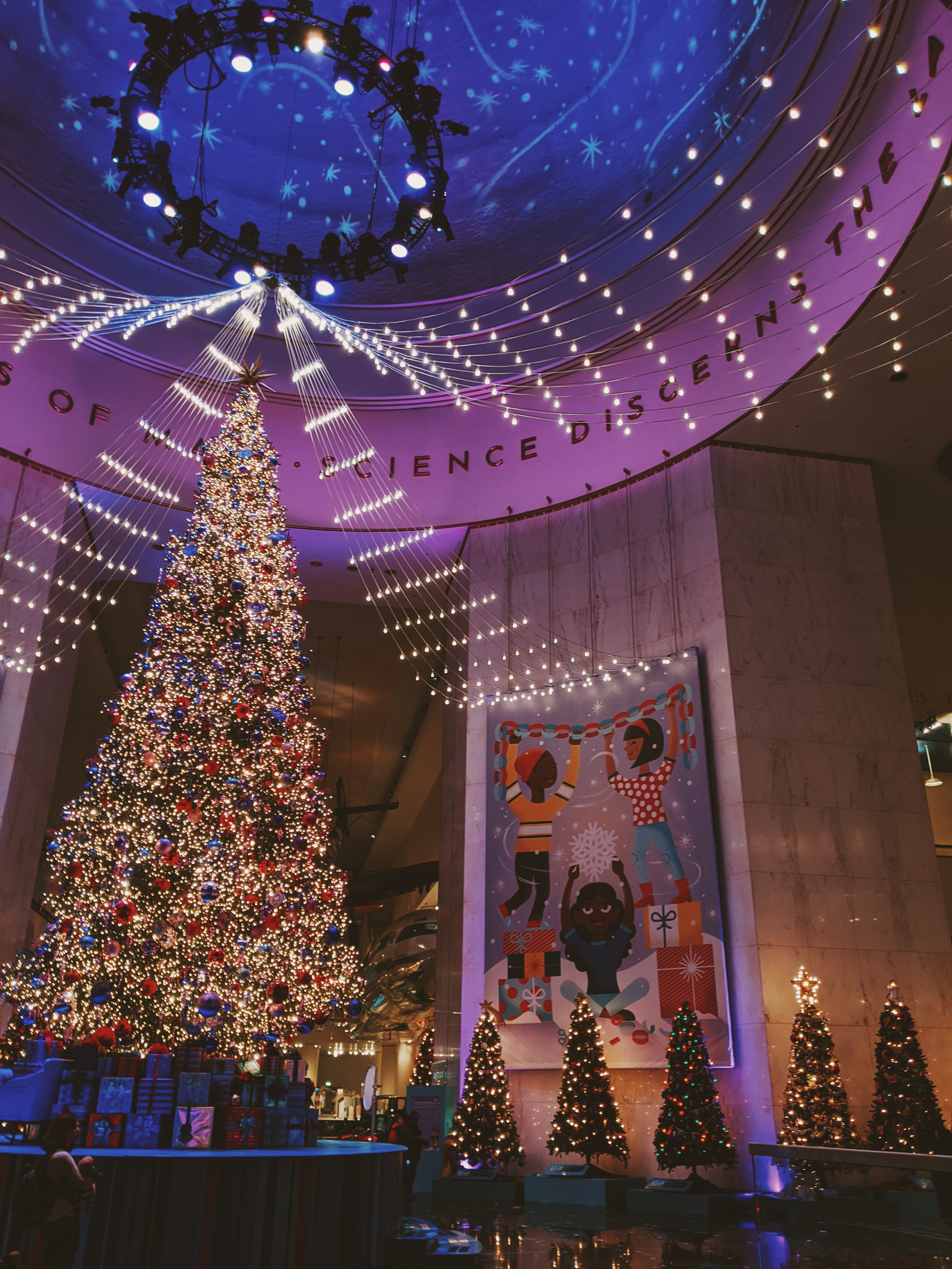 Museum of Science and Industry Christmas Around the World - Chicago Holiday Events - Chicago's Museum of Science and Industry is fun year-round, but their Christmas Around the World exhibit makes the holidays even more magical! Here's what to expect at MSI Christmas Around the World in Chicago. #chicago #choosechicago #chicagotravel