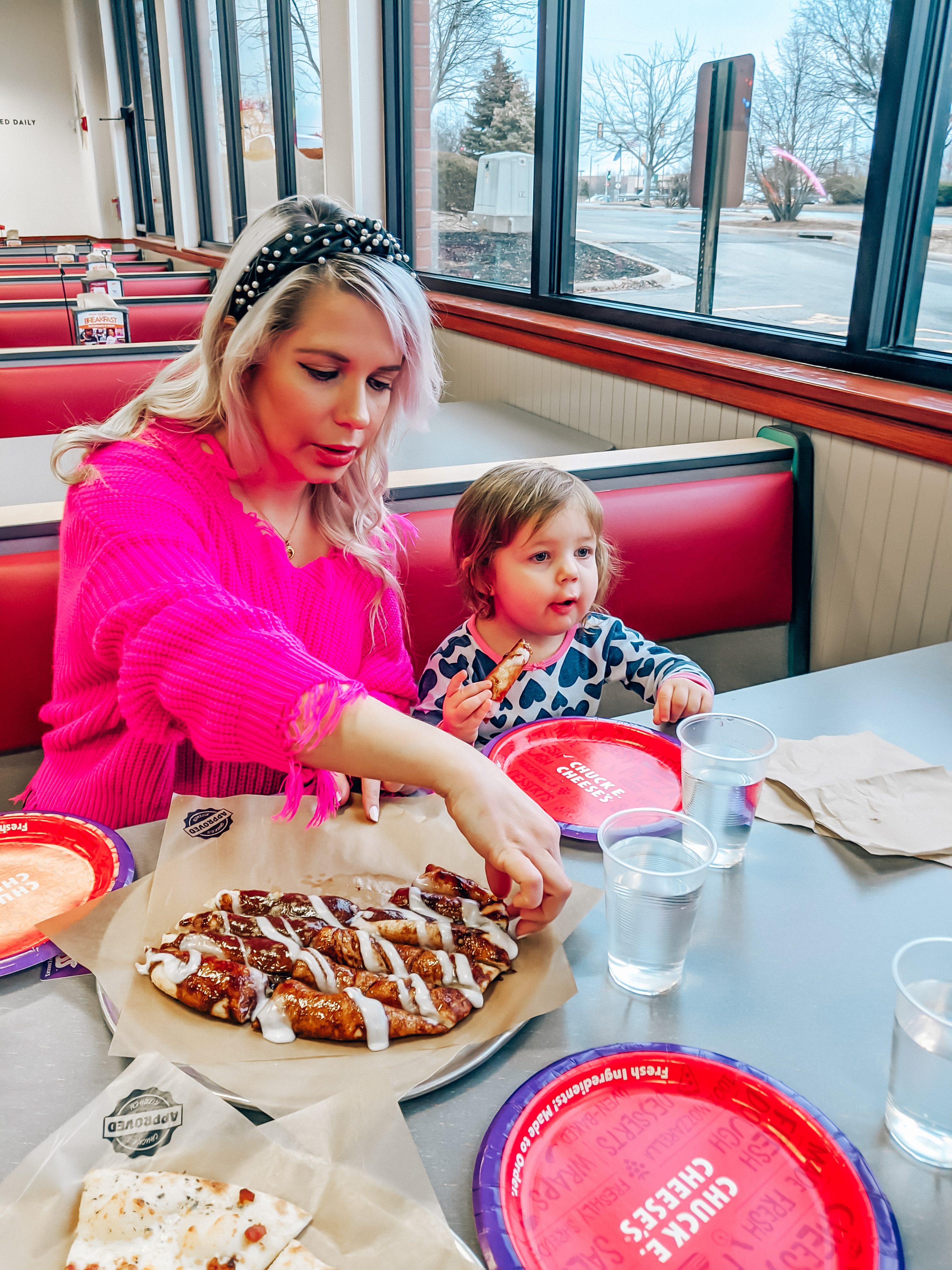 Chuck E. Cheese Breakfast - Breakfast at Chuck E. Cheese! Does Chuck E. Cheese serve breakfast? Chuck E. Cheese Breakfast Menu 