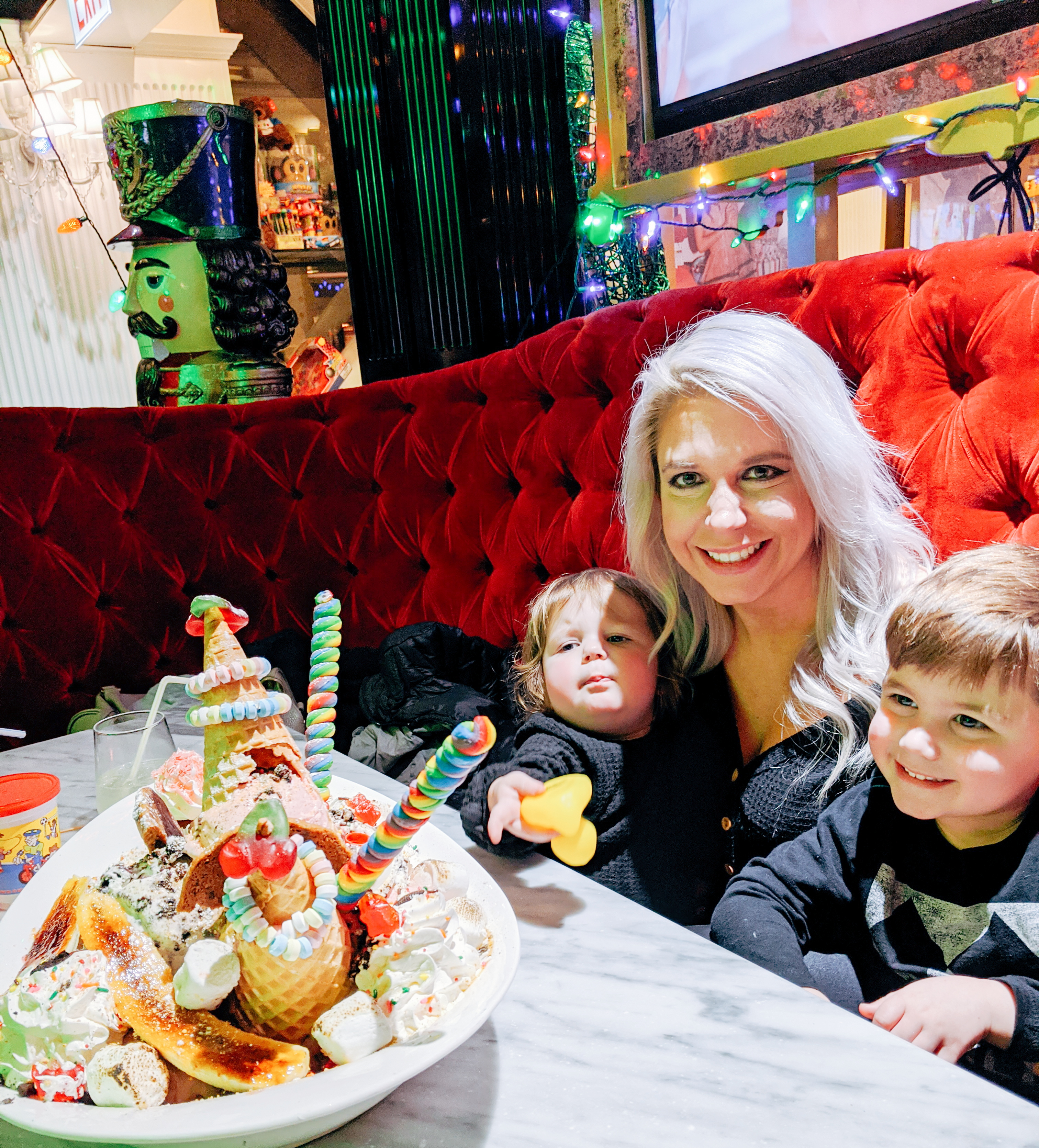 Sugar Factory Chicago - Instagrammable Restaurants in Chicago - If you're looking for the most Instagram worthy places in Chicago, you have to check out Sugar Factory! Their King Kong Sundae is the dessert of a lifetime. #sugarfactory #chicago #choosechicago