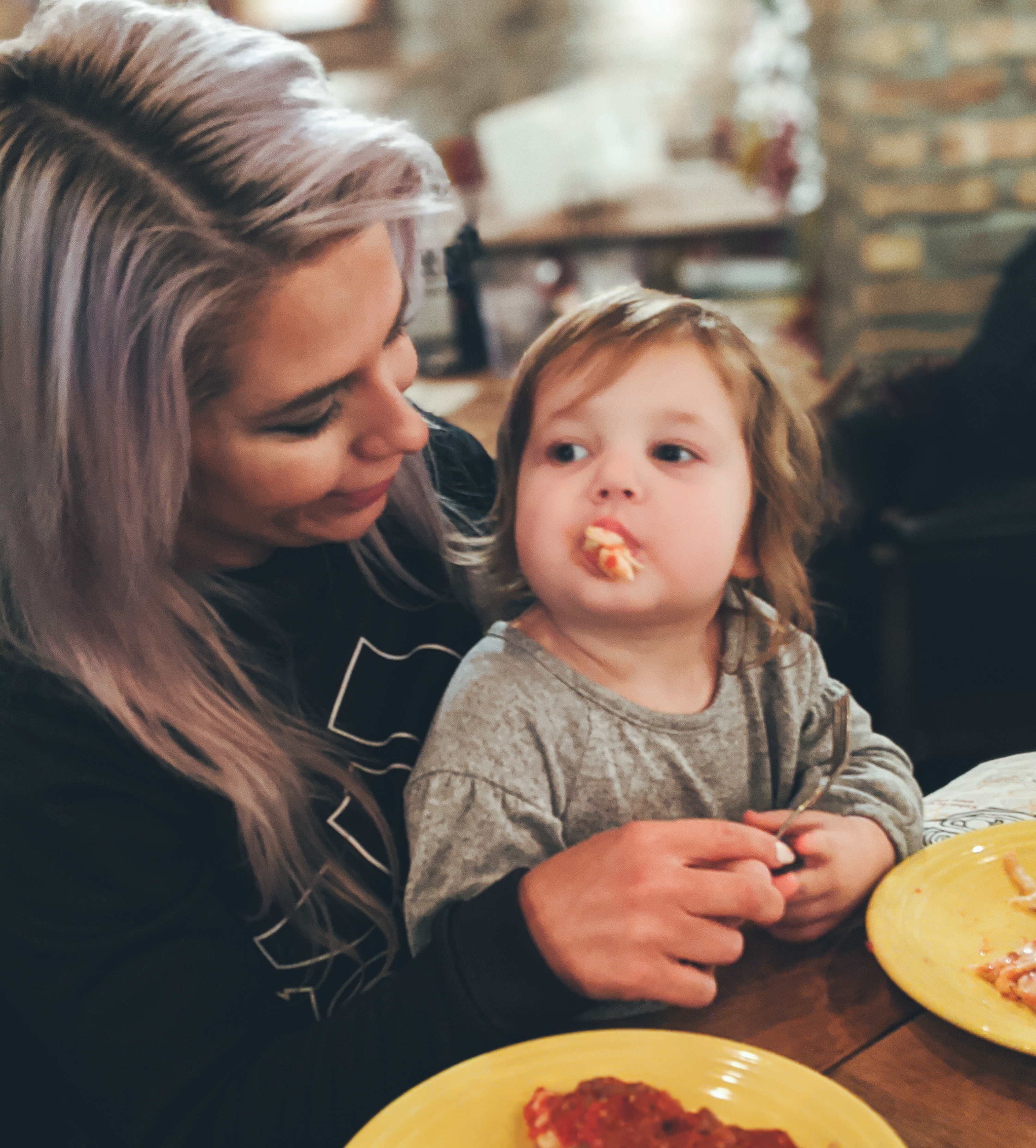 Chicago Deep Dish Pizza - Lou Malnati's Review - Wanting the best deep dish pizza in Chicago? Check out Lou Malnati's Michigan Ave in Chicago! #chicago #pizza #familytravel 