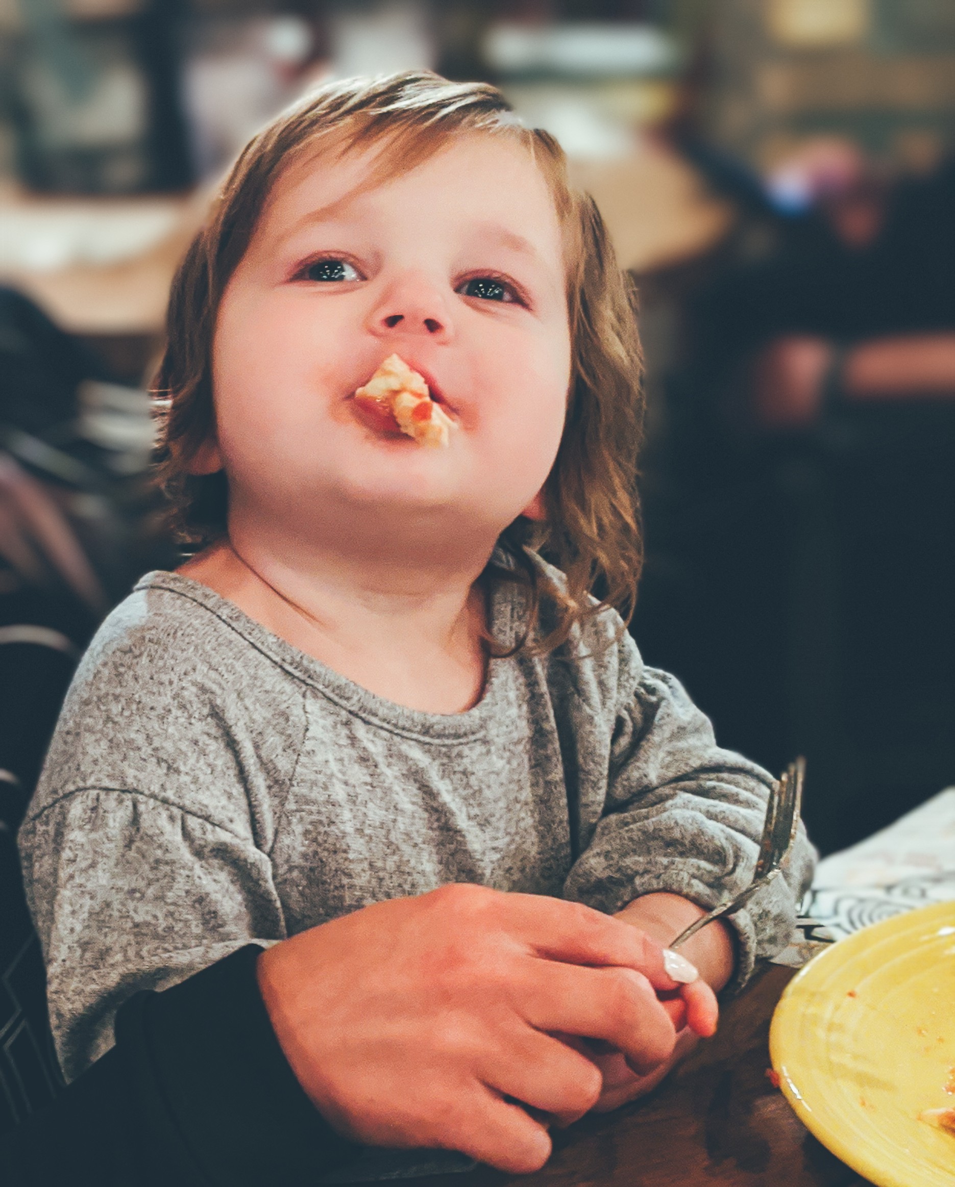 Chicago Deep Dish Pizza - Lou Malnati's Review - Wanting the best deep dish pizza in Chicago? Check out Lou Malnati's Michigan Ave in Chicago! #chicago #pizza #familytravel 