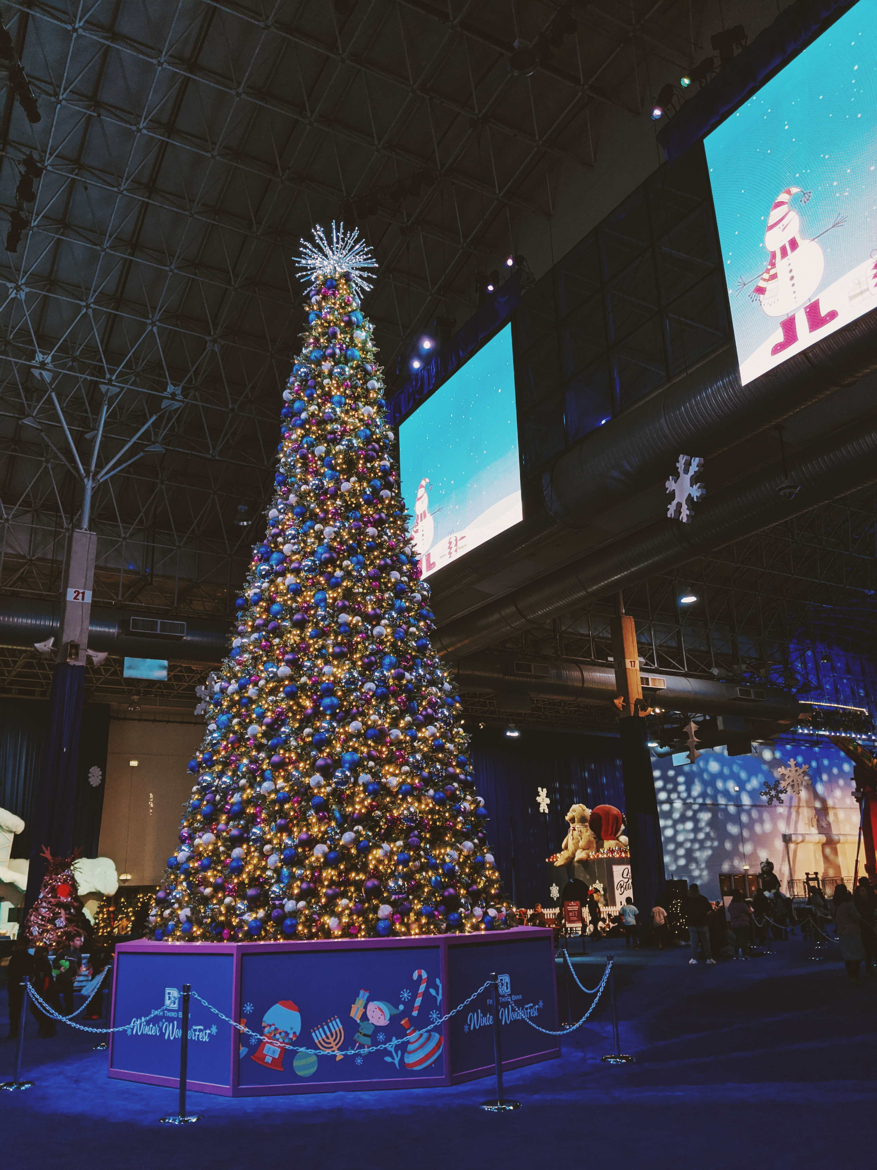 Winter Wonderfest Navy Pier - Chicago Holiday Events: Navy Pier Winter Wonderfest is one of the best family-friendly Chicago activities during the holidays! Find out the best times to go to Winter Wonderfest and sneak a peek inside the magic! #WWF19 #chicago #navypier 