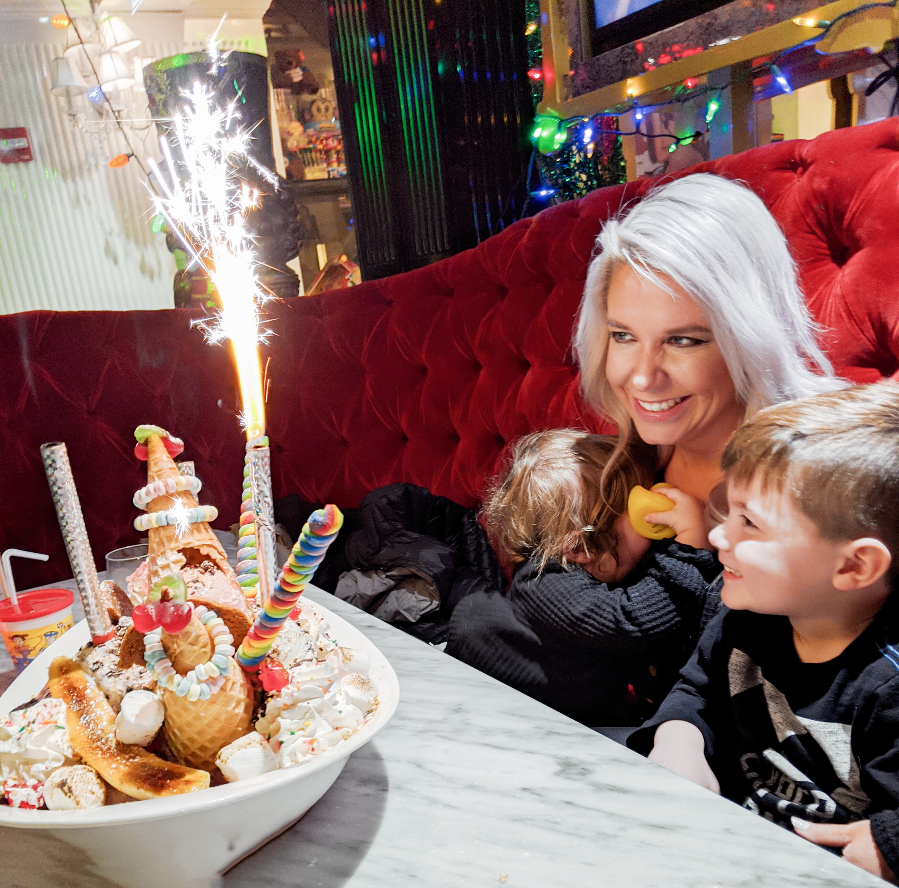 Sugar Factory Chicago - Instagrammable Restaurants in Chicago - If you're looking for the most Instagram worthy places in Chicago, you have to check out Sugar Factory! Their King Kong Sundae is the dessert of a lifetime. #sugarfactory #chicago #choosechicago