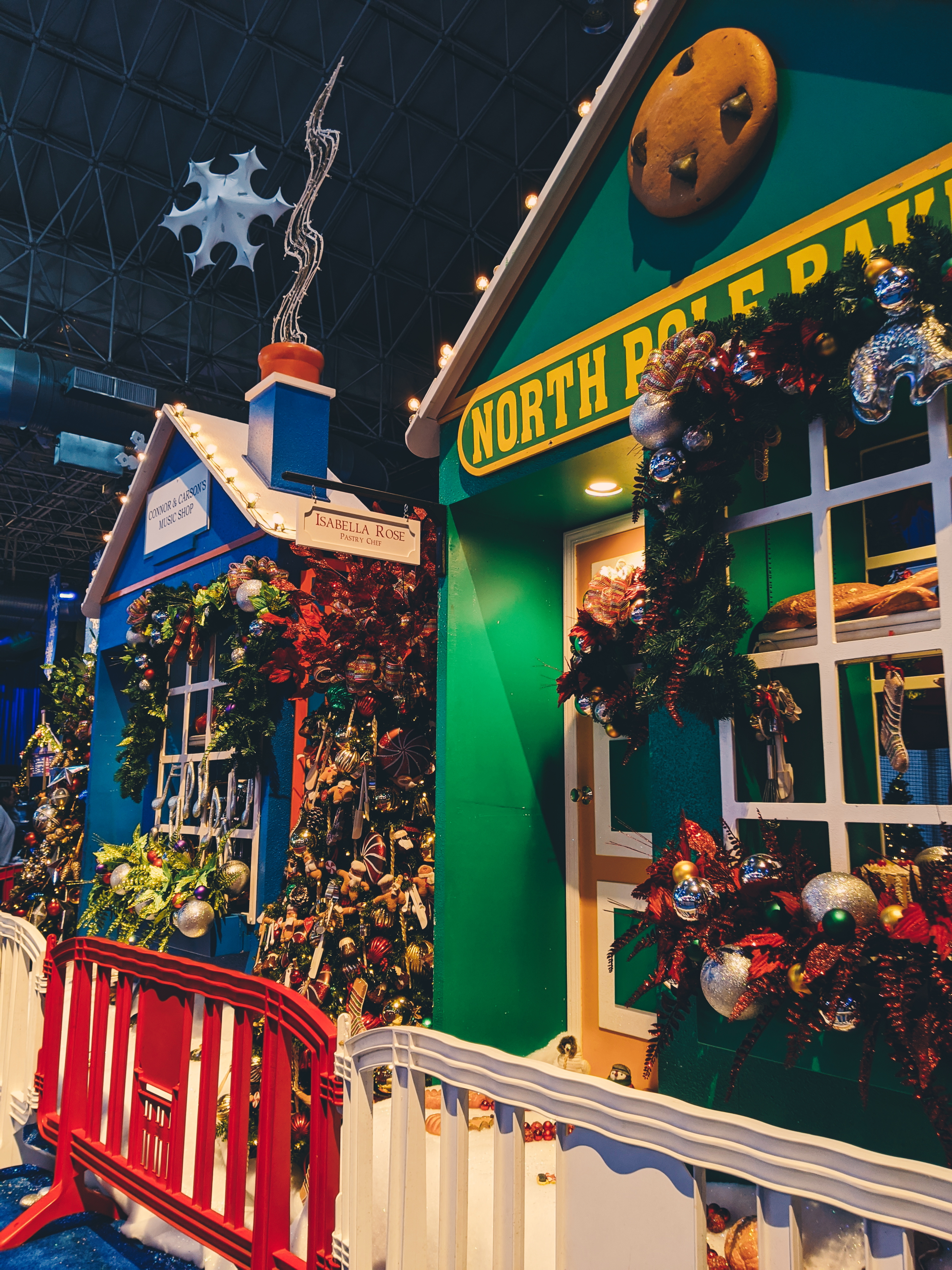 Winter Wonderfest Navy Pier - Chicago Holiday Events: Navy Pier Winter Wonderfest is one of the best family-friendly Chicago activities during the holidays! Find out the best times to go to Winter Wonderfest and sneak a peek inside the magic! #WWF19 #chicago #navypier 