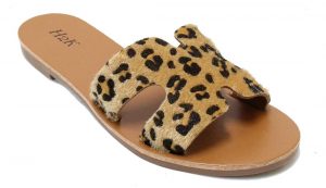 Best Hermes Sandals Dupes - Hermes Oran Dupes - Hermes Sandal Dupes: We scoured the Internet for the best Hermes sandal dupes and rounded up 10+ options for this in-depth post! #designerdupes #designerdupe #hermesdupes