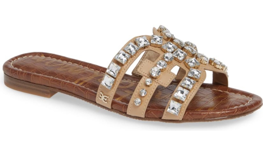 Best Hermes Sandals Dupes - Hermes Oran Dupes - Hermes Sandal Dupes: We scoured the Internet for the best Hermes sandal dupes and rounded up 10+ options for this in-depth post! #designerdupes #designerdupe #hermesdupes 