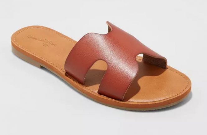 Best Hermes Sandals Dupes - Hermes Oran Dupes - Hermes Sandal Dupes: We scoured the Internet for the best Hermes sandal dupes and rounded up 10+ options for this in-depth post! #designerdupes #designerdupe #hermesdupes