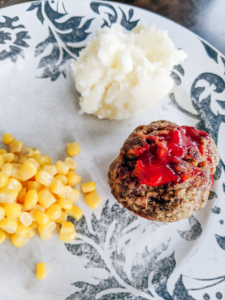 Easy Meatloaf Muffins Recipe - No meatloaf pan? No problem! Make these easy meatloaf muffins for a quick, kid-friendly dinner with individual servings. Perfect if you're looking for ground beef recipes for a crowd! #groundbeef #maindishes #kidfriendly