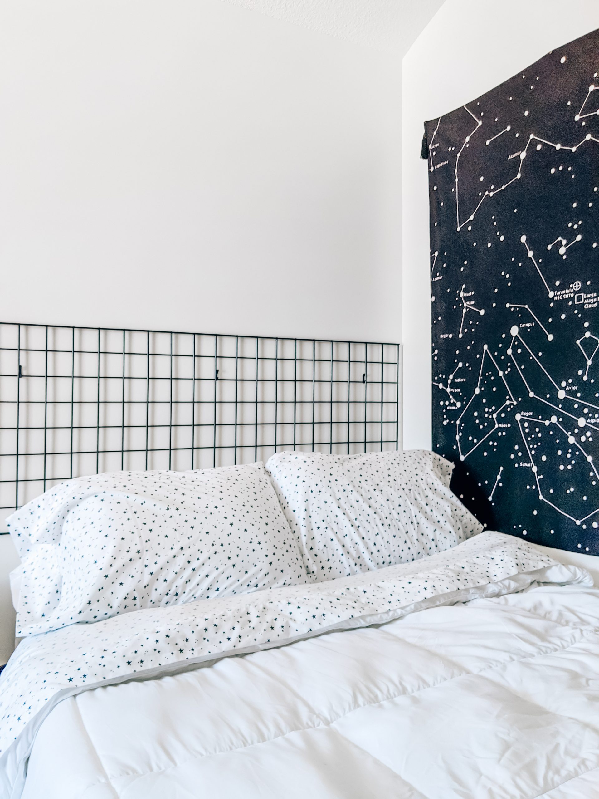 DIY Grid Headboard - DIY Headboard Ideas - Genius DIY modern headboard ideas that are actually affordable! #headboard #scandinavian #modern #minimalist 