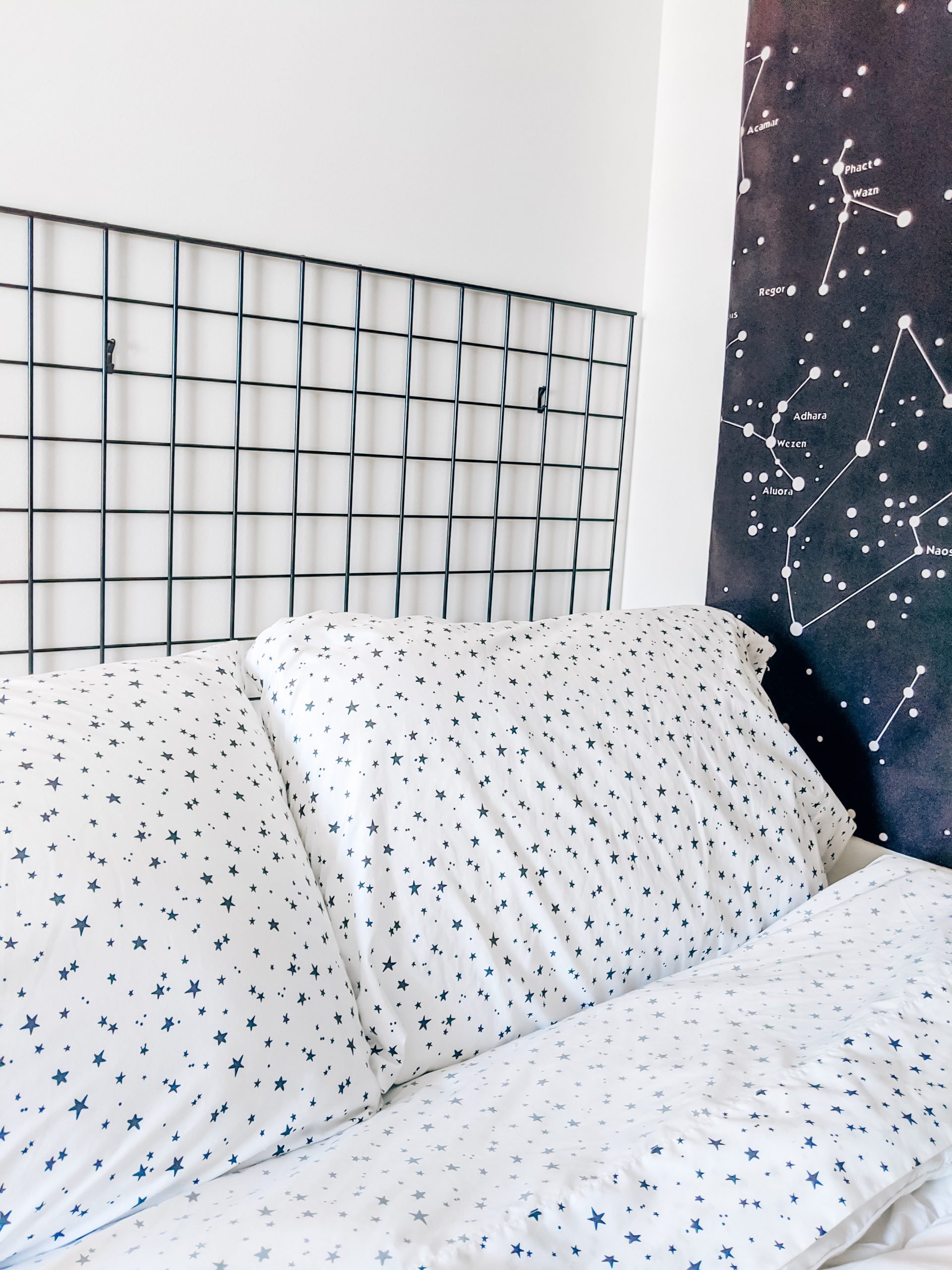 DIY Grid Headboard - DIY Headboard Ideas - Genius DIY modern headboard ideas that are actually affordable! #headboard #scandinavian #modern #minimalist 