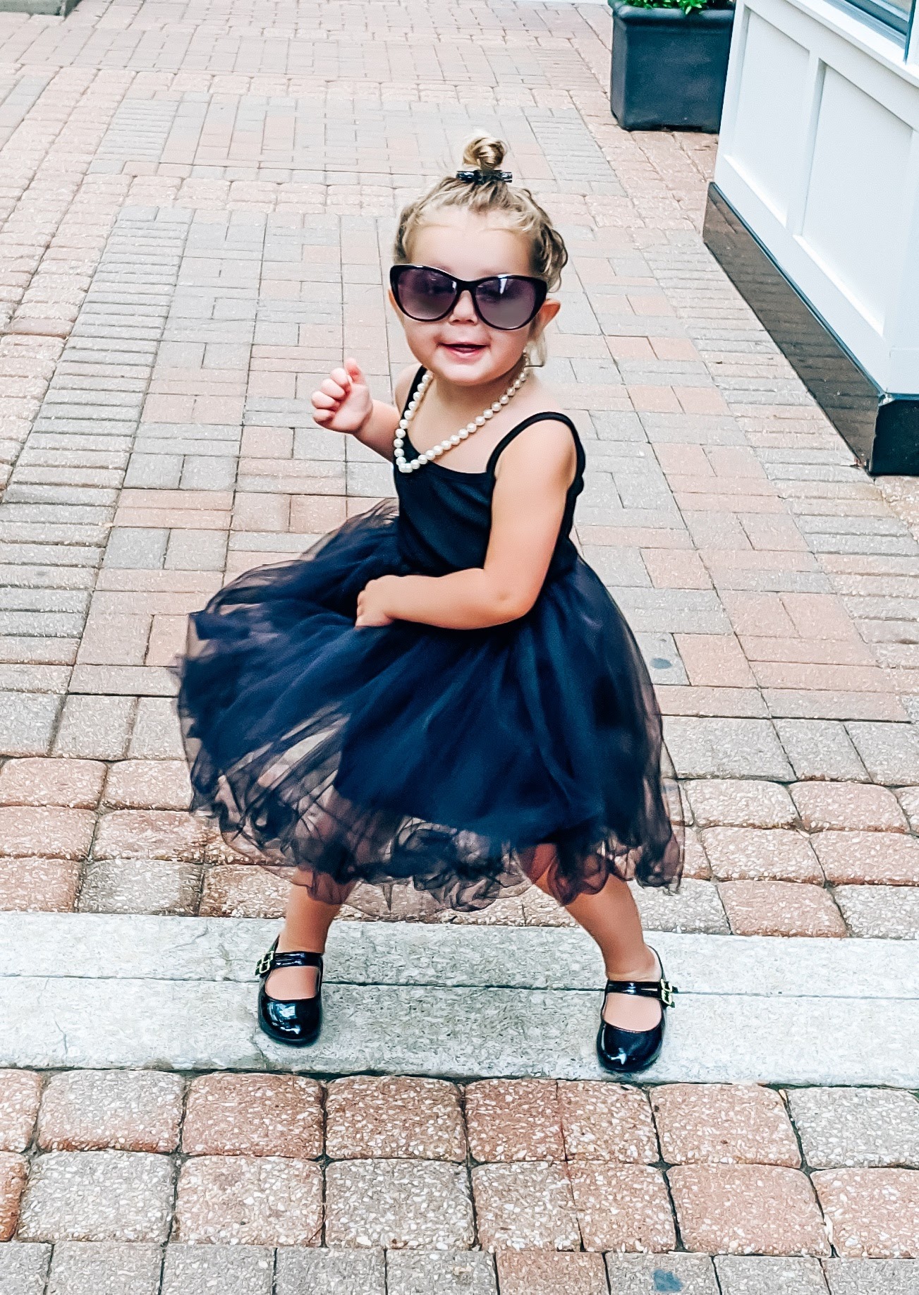 Breakfast at Tiffanys Photoshoot - Breakfast at Tiffany's Photos - Audrey Hepburn Costume Toddler Little Girls #breakfastattiffanys #audreyhepburn #lbd 