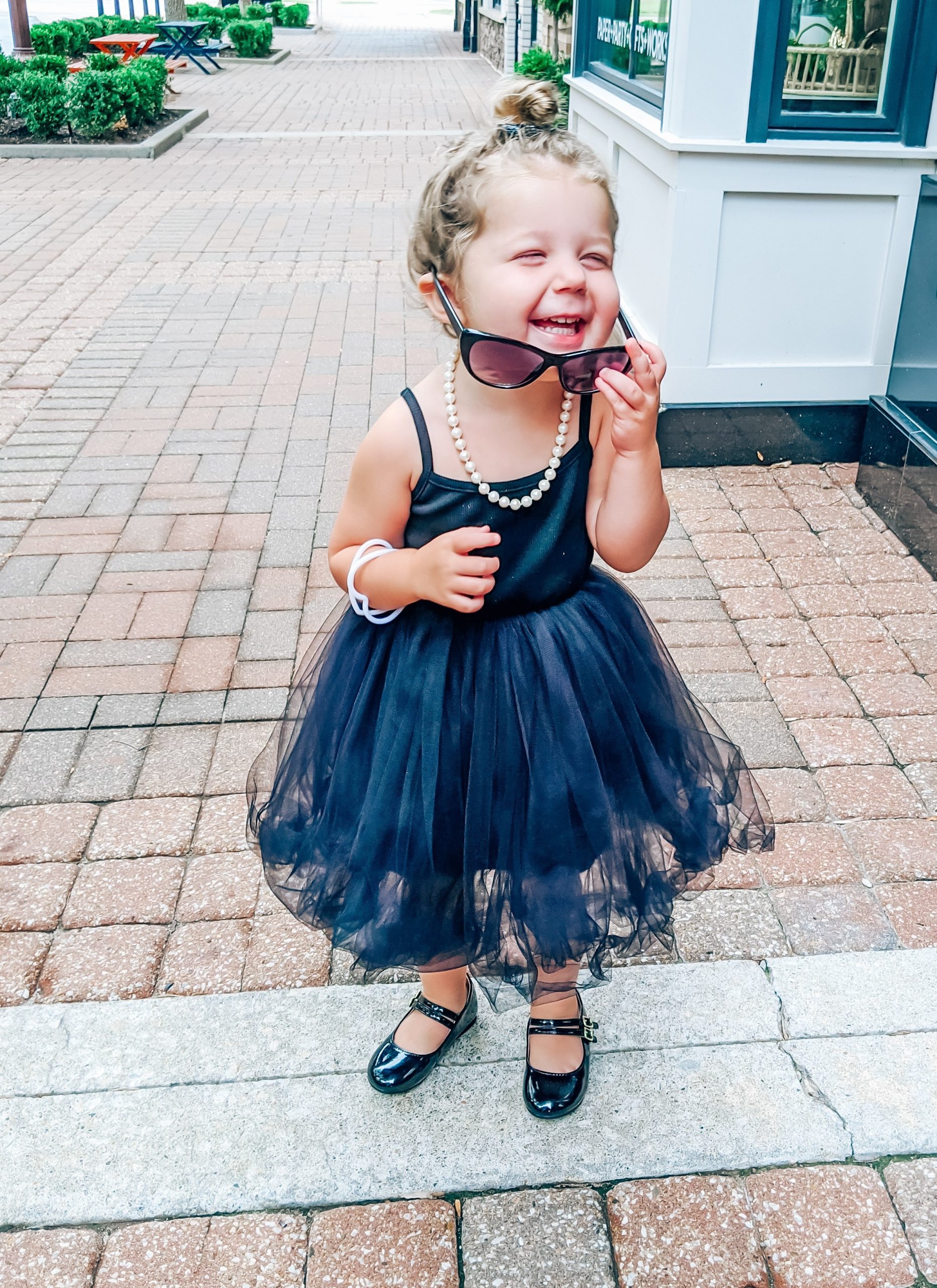 Breakfast at Tiffanys Photoshoot - Breakfast at Tiffany's Photos - Audrey Hepburn Costume Toddler Little Girls #breakfastattiffanys #audreyhepburn #lbd 