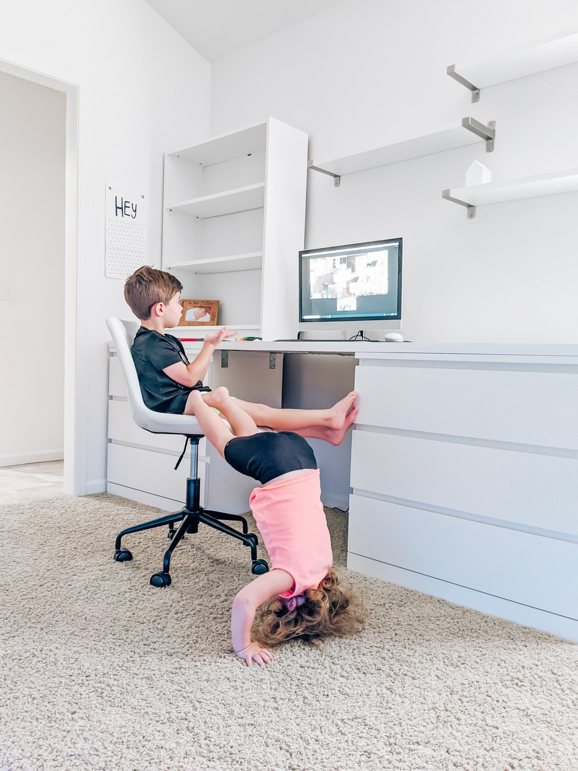 Best Kids Desk Chair - Byron Task Chair Reviews - This kids desk chair is perfect for your virtual learning setup! If you're looking for the best kids desk chair, read this detailed Byron Task Chair review! (sponsored by #Wayfair - #virtuallearning #homeschool #homeoffice )