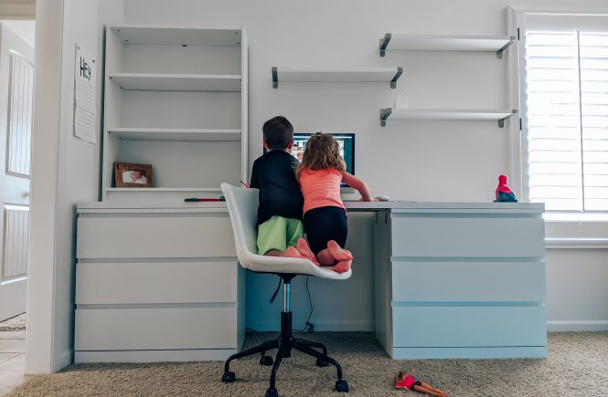 Best Kids Desk Chair - Byron Task Chair Reviews - This kids desk chair is perfect for your virtual learning setup! If you're looking for the best kids desk chair, read this detailed Byron Task Chair review! (sponsored by #Wayfair - #virtuallearning #homeschool #homeoffice )