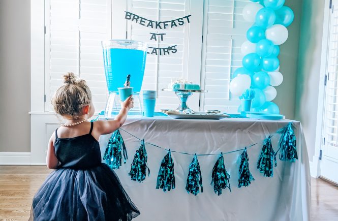 Breakfast at Tiffanys Party - Breakfast at Tiffanys Birthday Party - Audrey Hepburn Party - Girl Birthday Party Ideas - Third Birthday Party #breakfastattiffanys #audreyhepburn #partyideas #birthdayparty