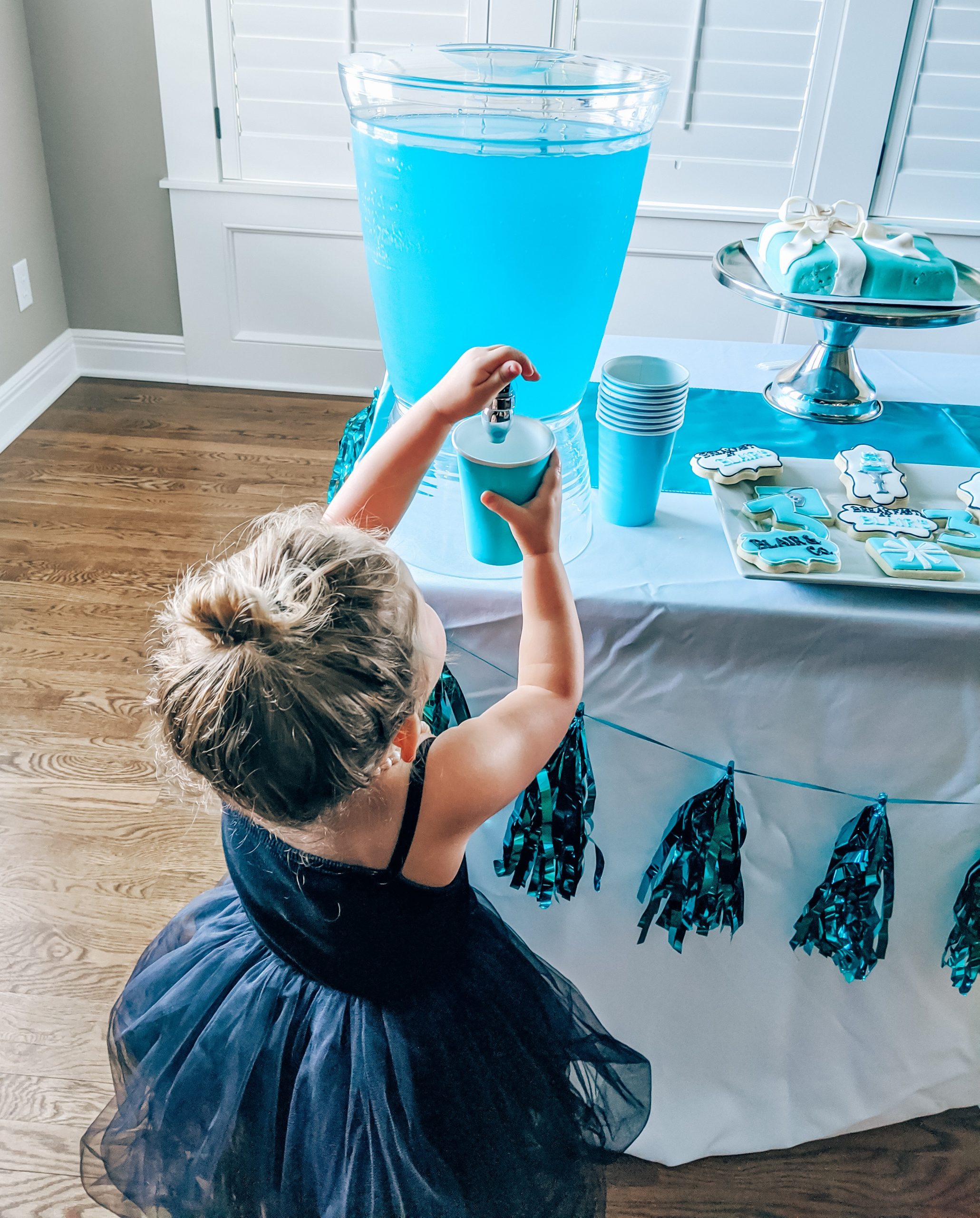 Breakfast at Tiffanys Party - Breakfast at Tiffanys Birthday Party - Audrey Hepburn Party - Girl Birthday Party Ideas - Third Birthday Party #breakfastattiffanys #audreyhepburn #partyideas #birthdayparty