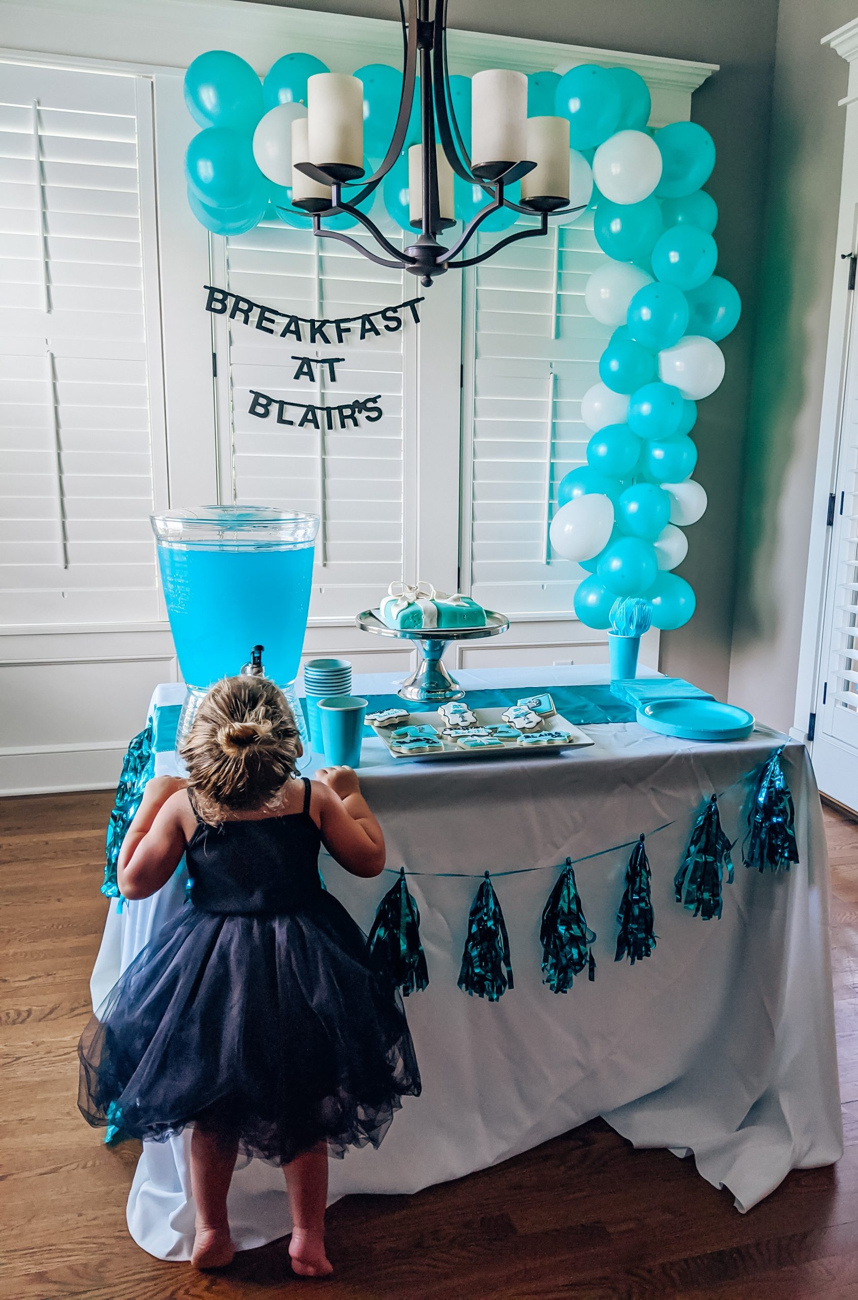 Breakfast at Tiffanys Party - Breakfast at Tiffanys Birthday Party - Audrey Hepburn Party - Girl Birthday Party Ideas - Third Birthday Party #breakfastattiffanys #audreyhepburn #partyideas #birthdayparty