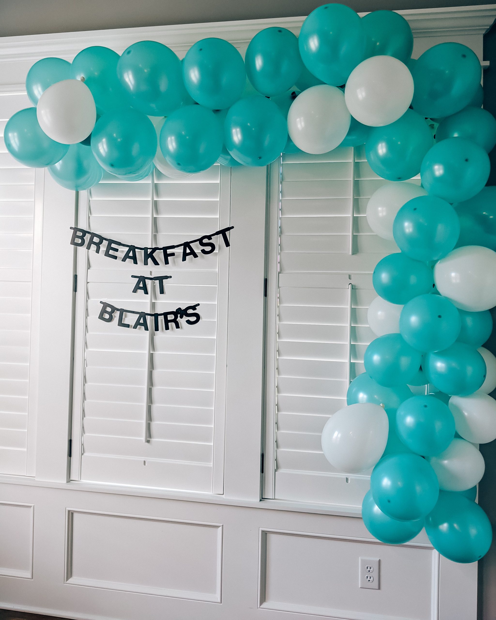 Breakfast at Tiffanys Party - Breakfast at Tiffanys Birthday Party - Audrey Hepburn Party - Girl Birthday Party Ideas - Third Birthday Party #breakfastattiffanys #audreyhepburn #partyideas #birthdayparty