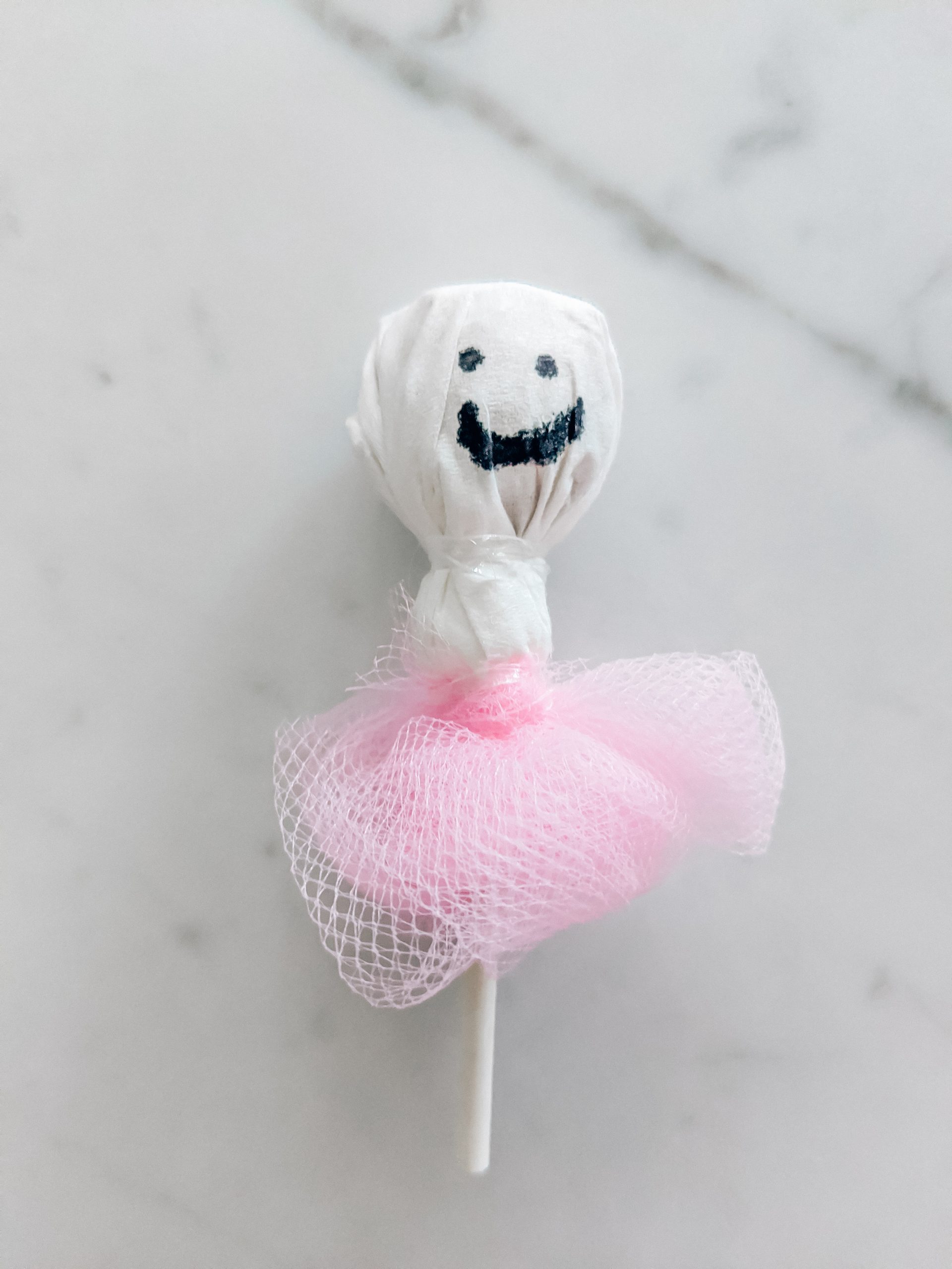 Dance Class Halloween Treats - Halloween Treats for Dance Class - Dancers Halloween Candy - Lollipop Ghost Ballerinas - Ballerina Lollipops - Candy for Dance Class - Dance Class Treats #dance #ballet #ballerina #halloween 