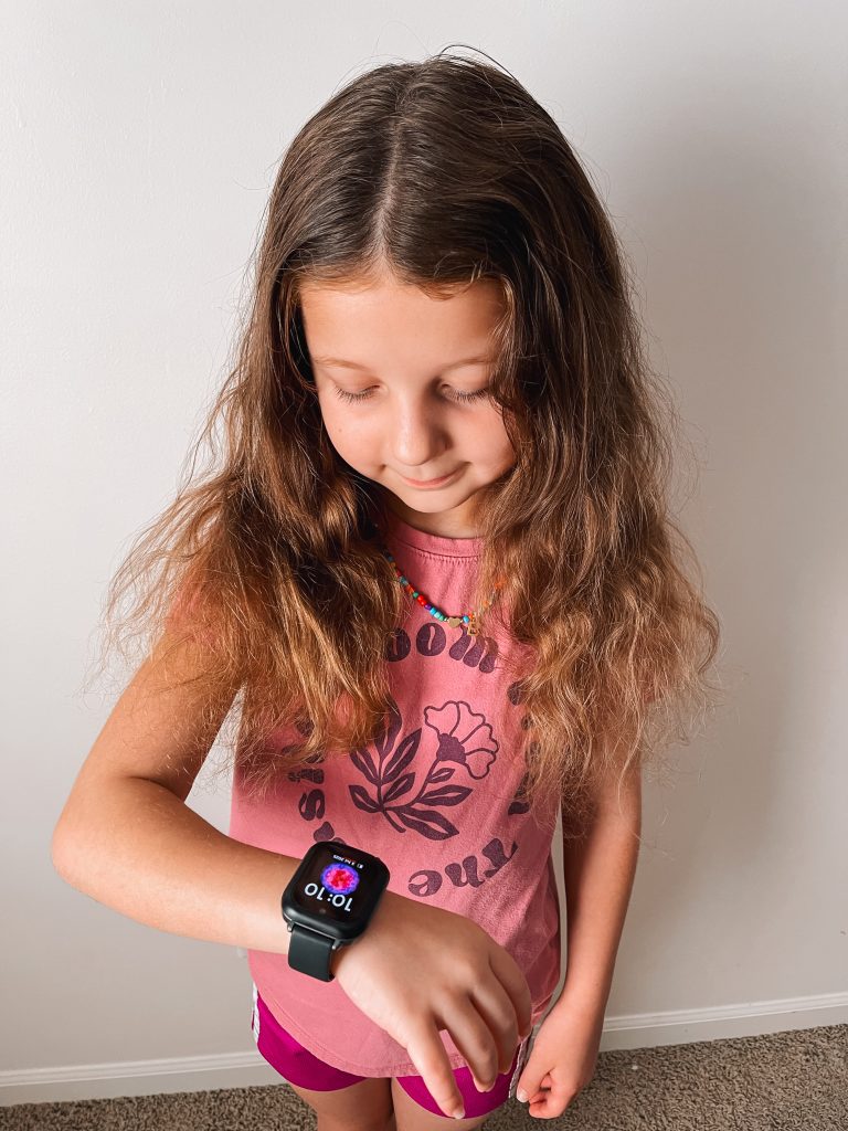 Kids Smart Watch - Back to School Safety with Bark Watch for Kids - Send your kids back to school the safe way with the best kids smart watch -- Bark Watch reviews are here!