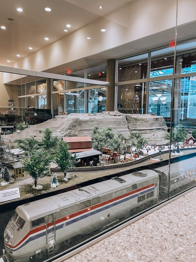 Hotels for Train Lovers - St. Louis Union Station Hotel Reviews 5 Hotels for Train Lovers - St Louis Union Station Hotel Reviews - Train themed hotel, St Louis train hotel, downtown STL hotels, hotels near St Louis Arch, Hilton St Louis hotels