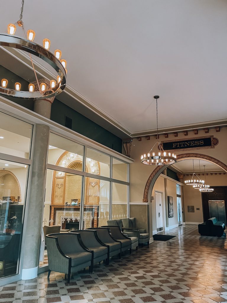 Hotels for Train Lovers - St. Louis Union Station Hotel Reviews 4 Hotels for Train Lovers - St Louis Union Station Hotel Reviews - Train themed hotel, St Louis train hotel, downtown STL hotels, hotels near St Louis Arch, Hilton St Louis hotels